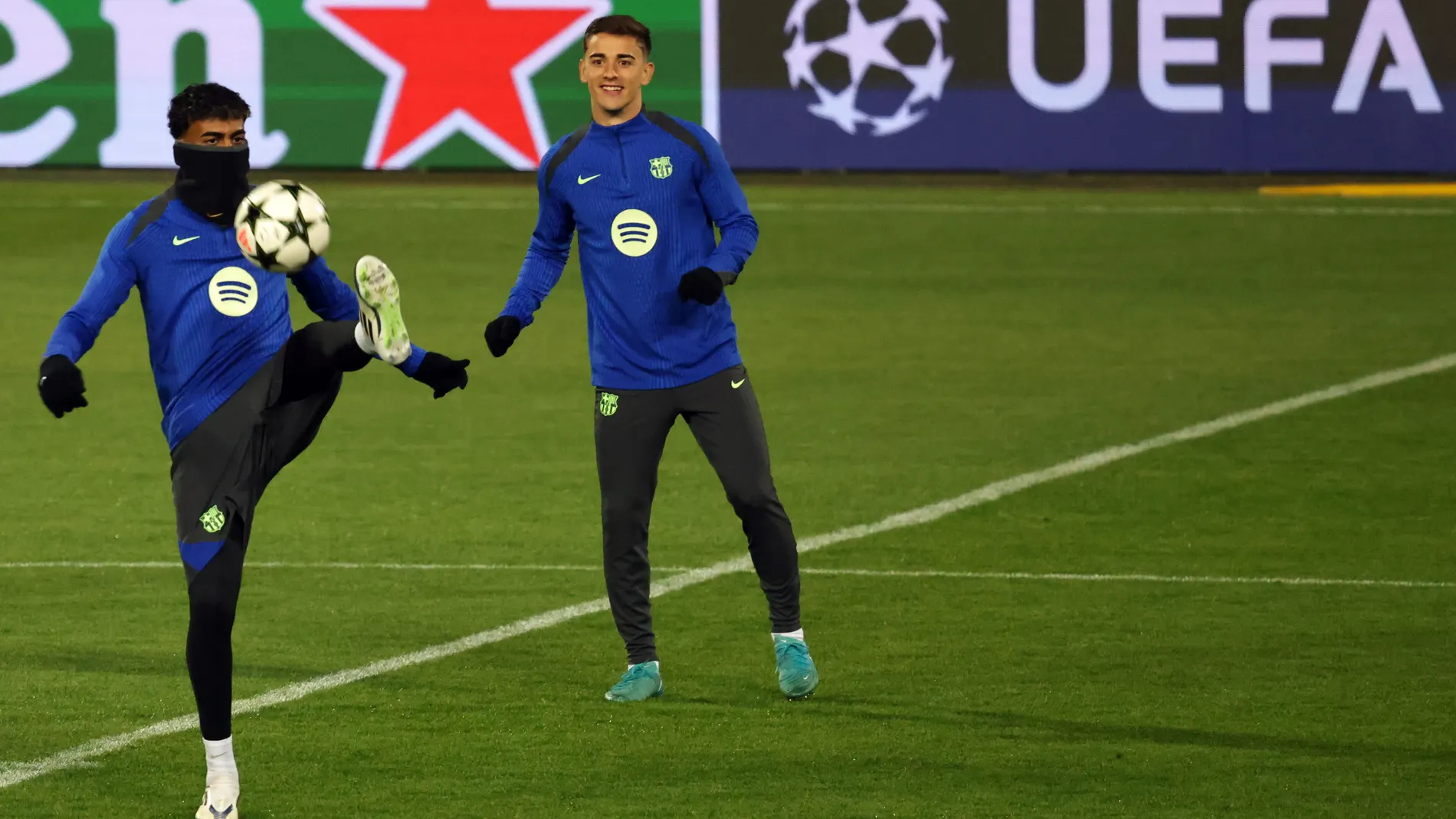 Belgrade (Serbia), 05/11/2024.- Barcelona's Lamine Yamal in action during the training session in Belgrade, Serbia, 05 November 2024. Barcelona will face Crvena Zvezda in the league phase of the UEFA Champions League on 06 November 2024. (Liga de Campeones, Belgrado) EFE/EPA/ANDREJ CUKIC