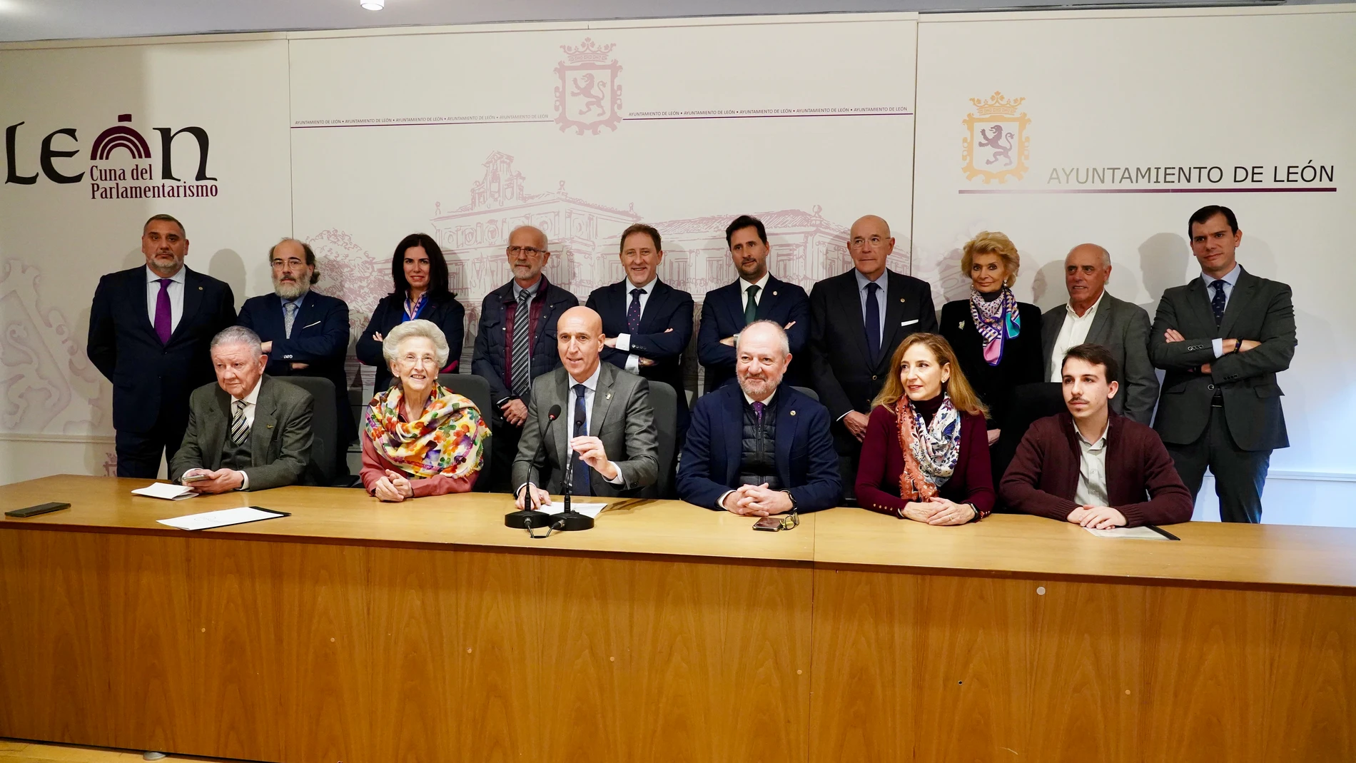 El alcalde de León presenta un nuevo concierto benéfico
