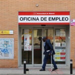 El paro sube en 26.769 personas en octubre lastrado por el sector servicios