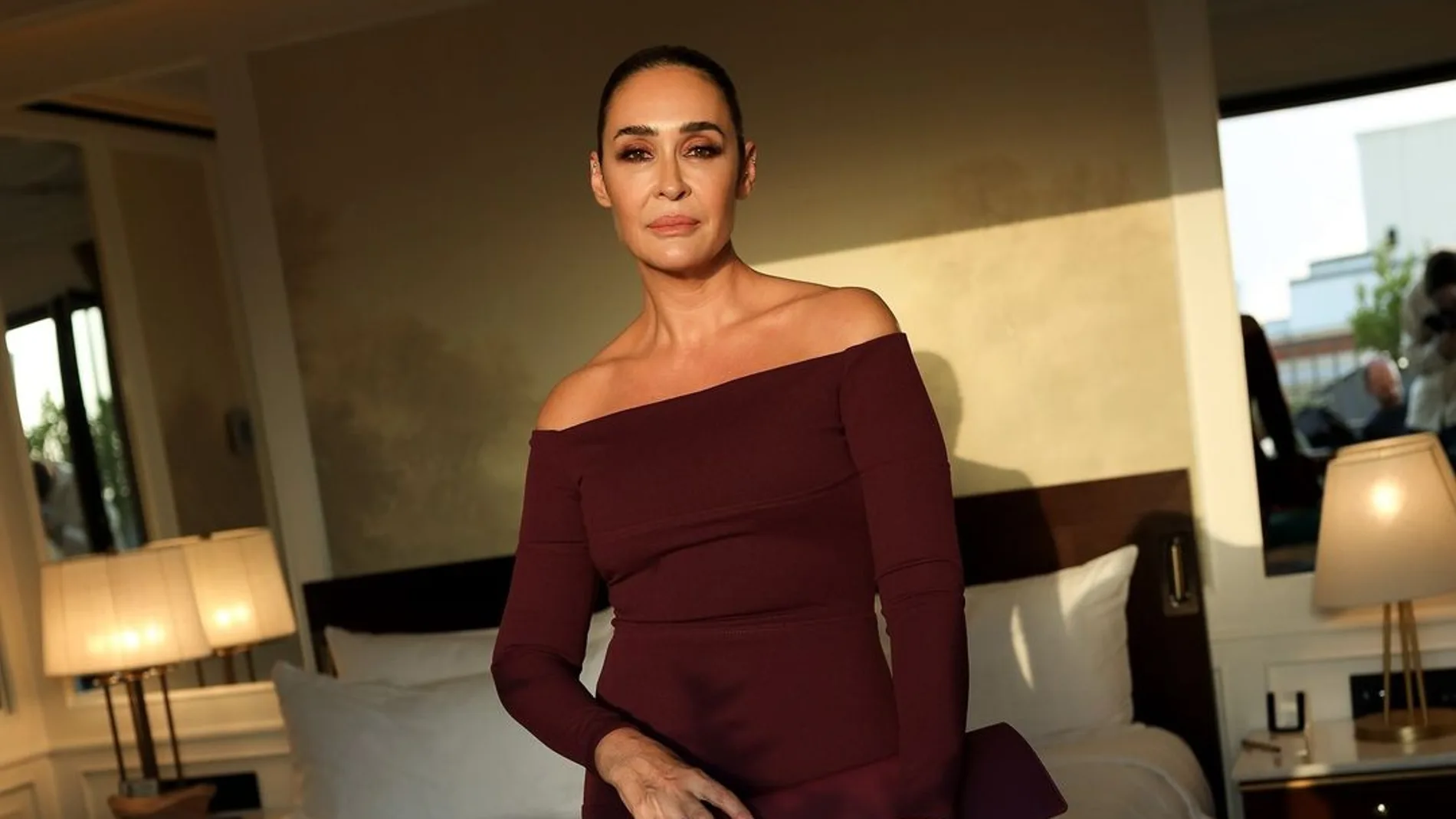 Vicky Martín Berrocal y su look en burdeos.