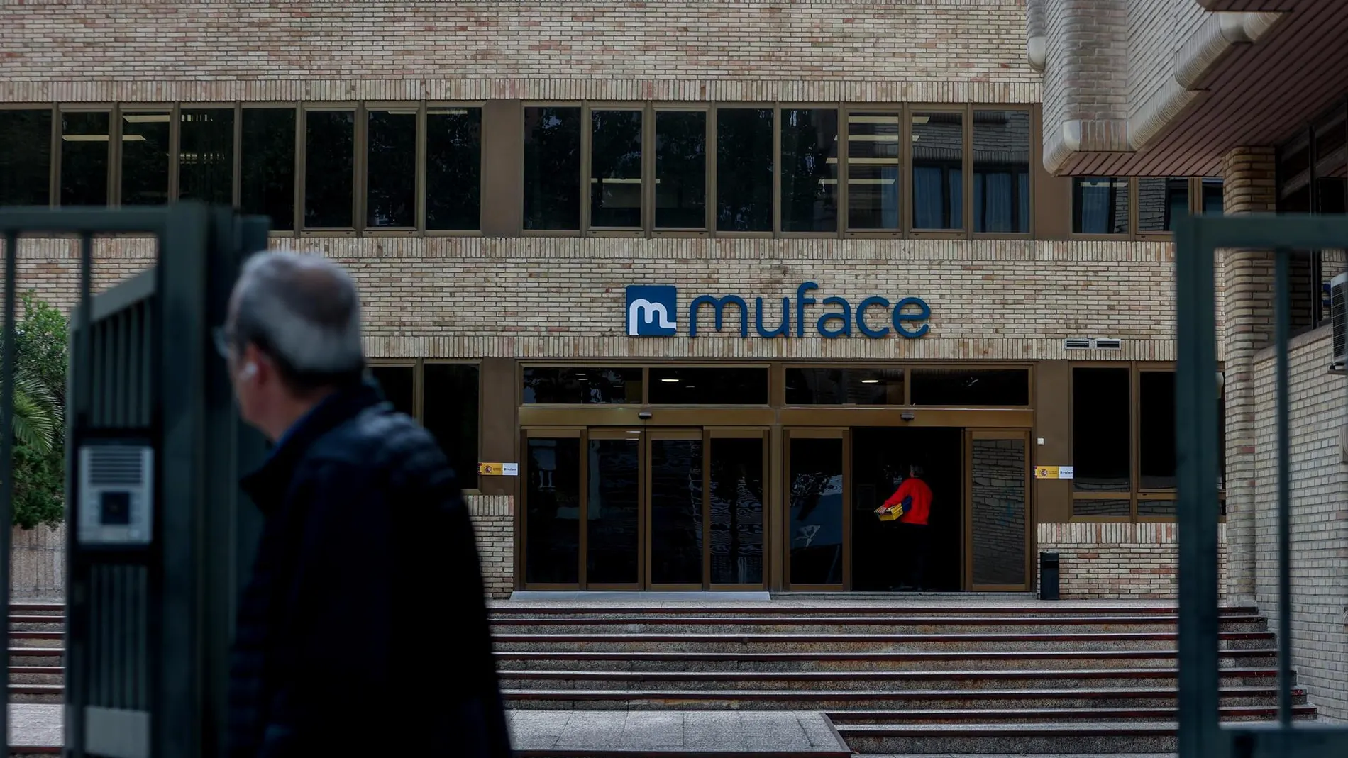 Economía.- Muface se reúne este jueves a mediodía con los sindicatos tras quedar desierta la actual licitación
