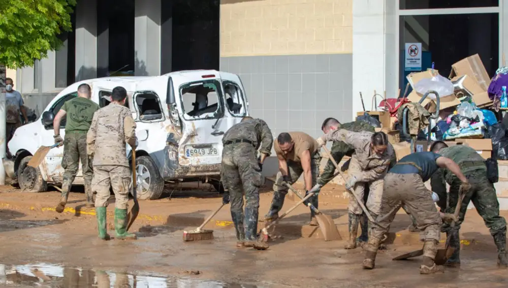 Así trabaja la Guardia Real en la zona cero de dana