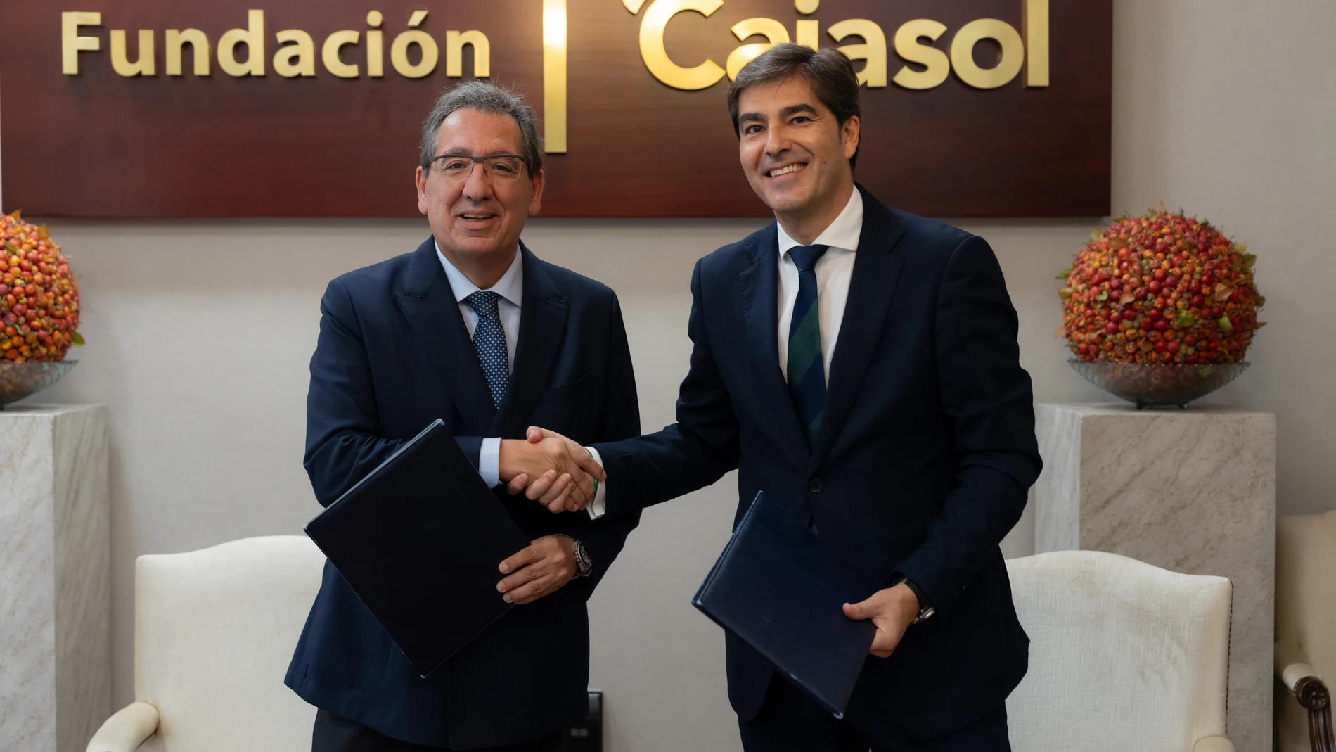 La Fundación Cajasol y el Real Betis Balompié renuevan su convenio de colaboración hasta 2025