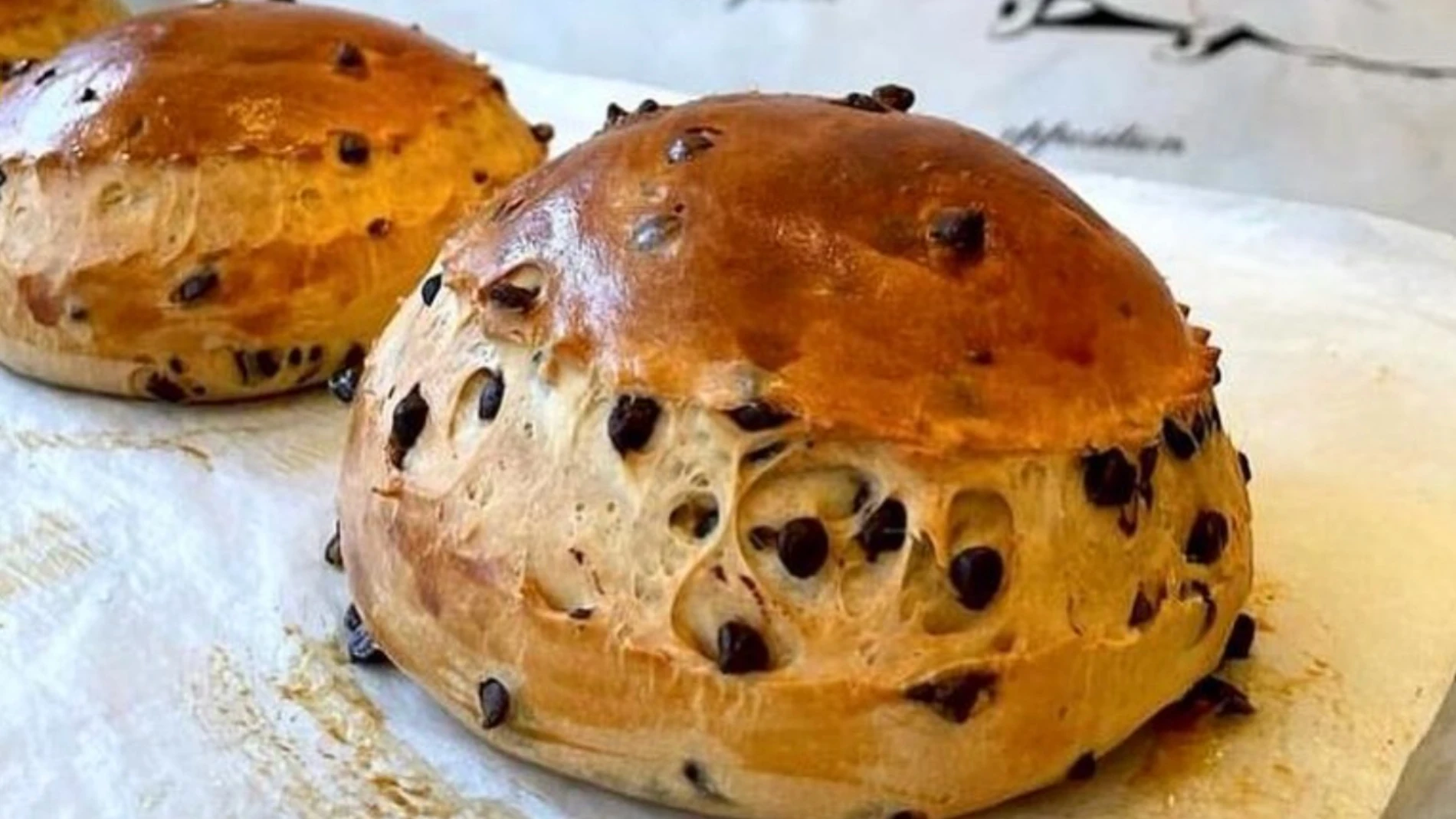 Largas colas para probar la mejor merienda de Madrid: parece una cafetería francesa