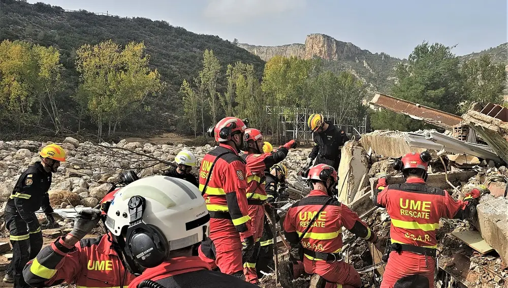 Militares de la UME en tareas de búsqueda en la zona afectada