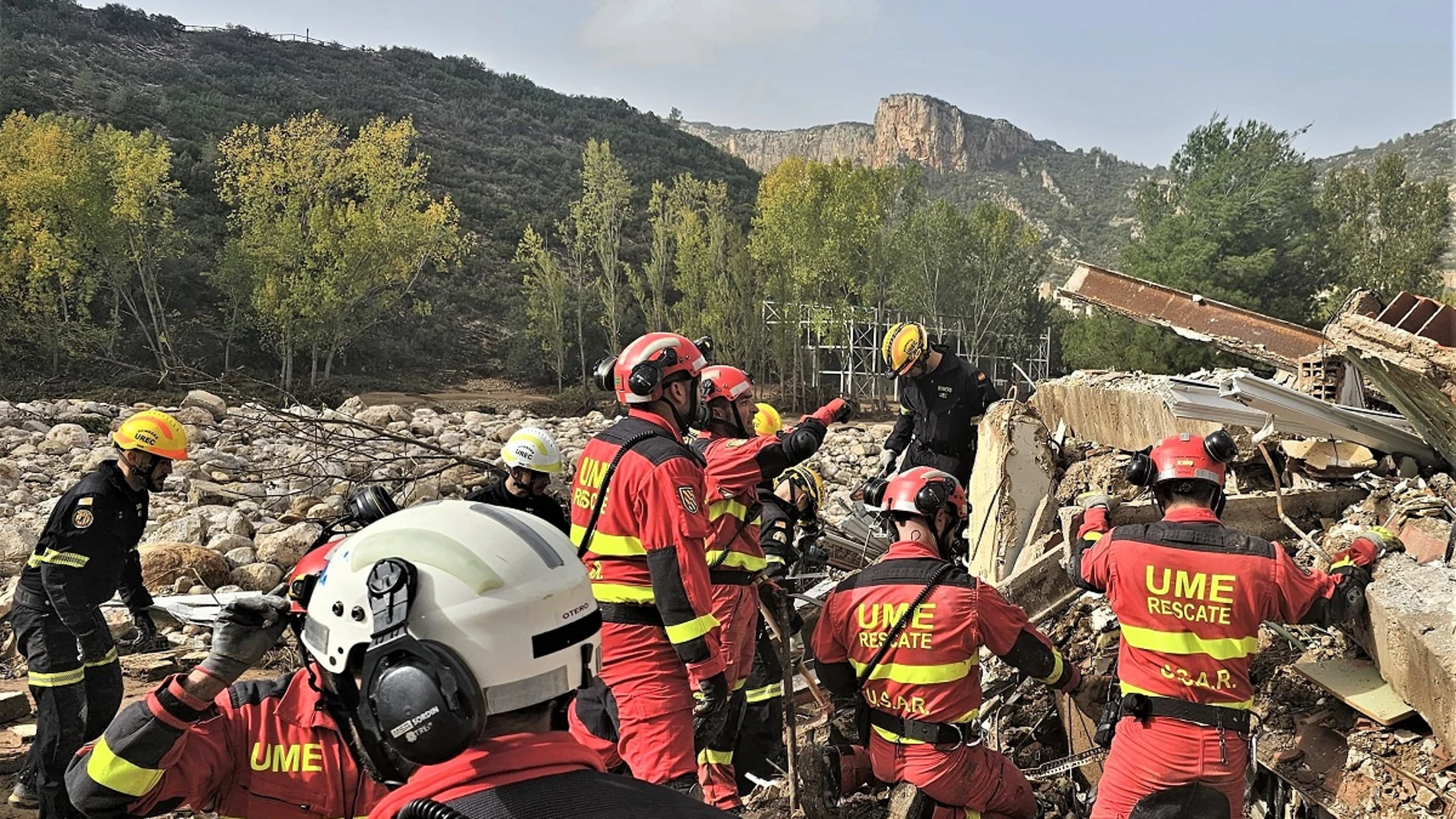 Militares de la UME en tareas de búsqueda en la zona afectada