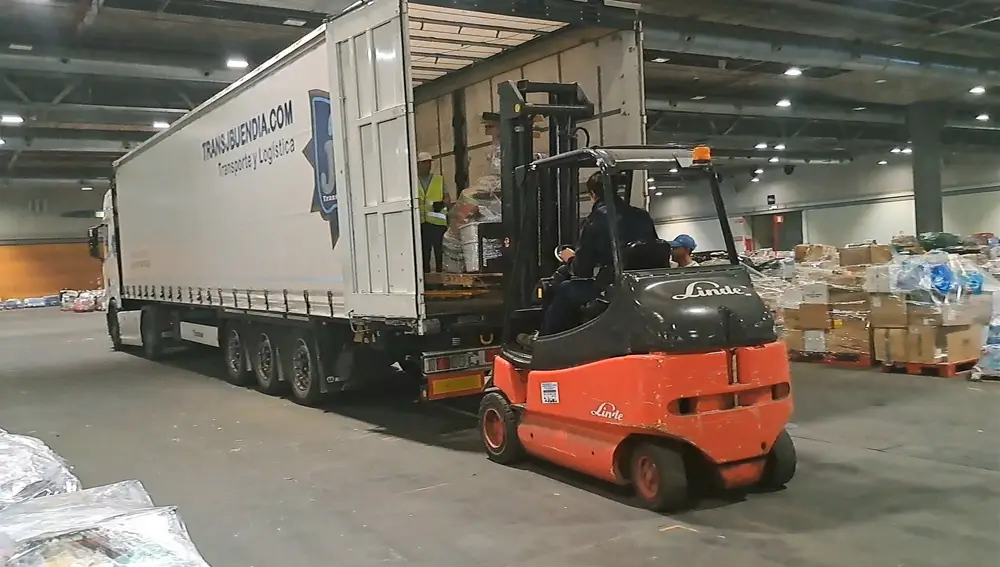 Temporal.- 45 camiones trasladan a Valencia 917 palés de ayuda recogida por ayuntamientos y centralizada en almacenes