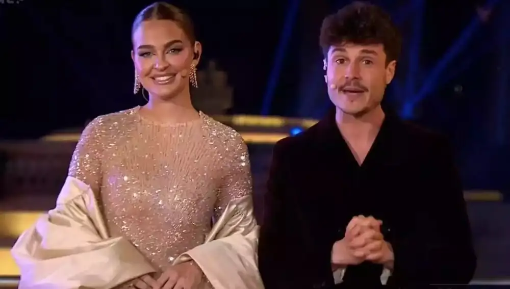 Laura Escanes y Miki Núñez en las Campanadas 2023 de TV3