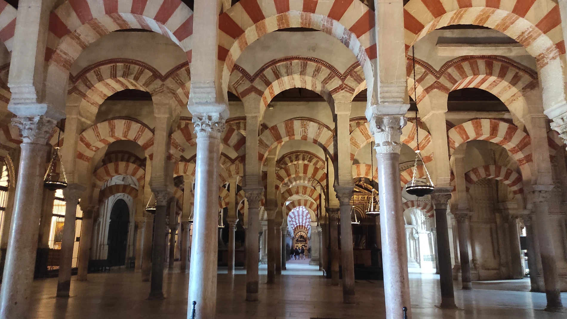 Interior de la Mezquita-Catedral de Córdoba. EUROPA PRESS 07/11/2024
