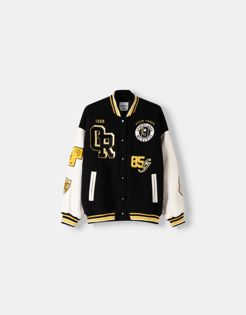 Chaqueta al estilo colegial.