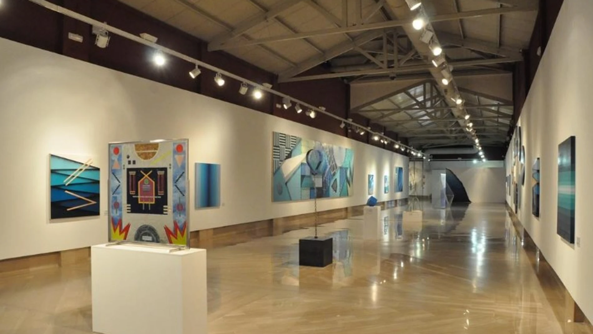 Imagen interior de la sala de exposiciones Lonja de Pescado