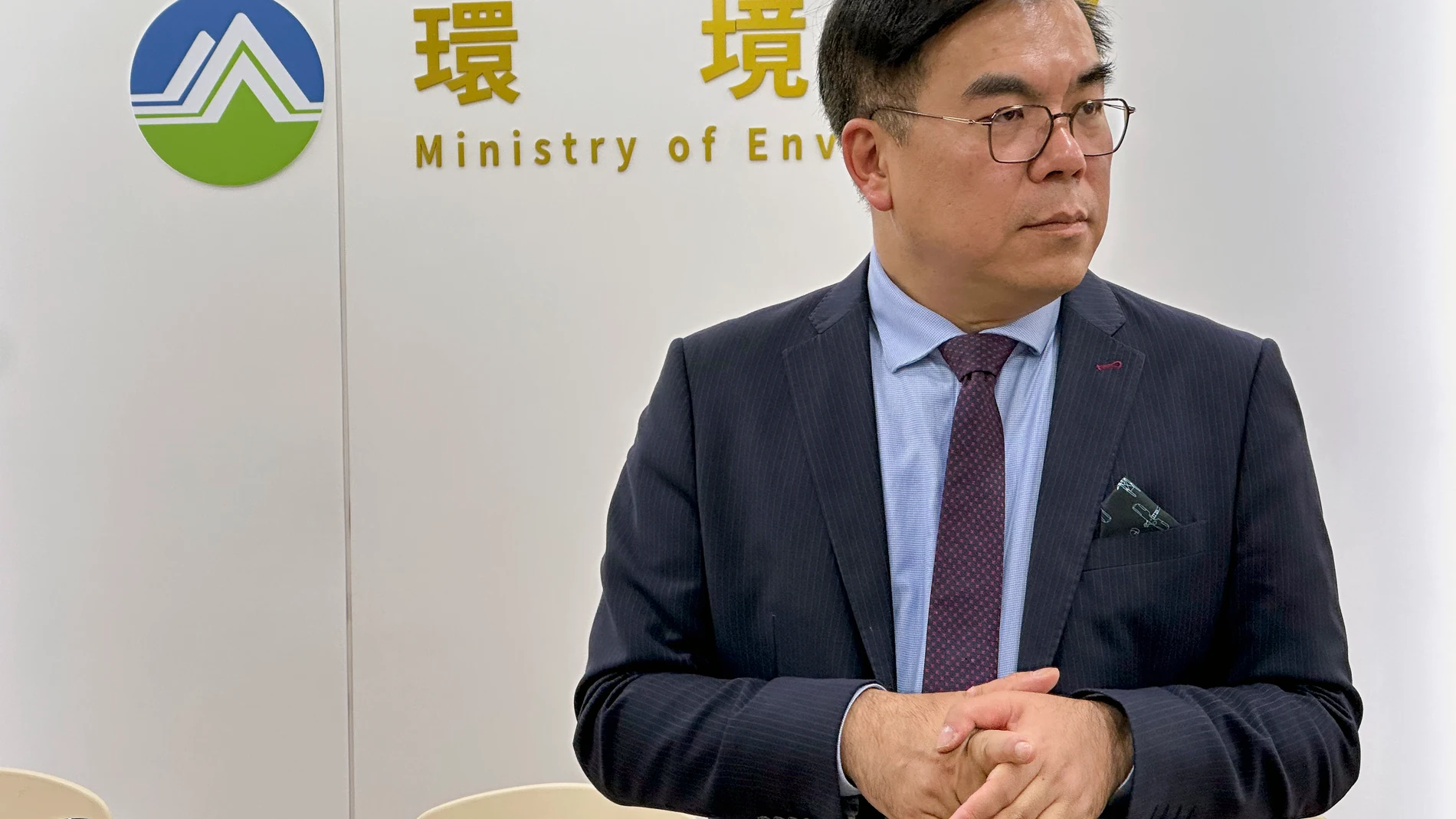TAIPÉI, 08/11/2024.- El ministro taiwanés de Medioambiente, Peng Chi-ming, afirmó este viernes que Taiwán está abierto a adoptar nuevas formas de energía nuclear para alcanzar sus objetivos de cero emisiones netas, aunque existen desafíos en su implementación, especialmente en materia de gestión de residuos y seguridad. EFE/ Javier Castro Bugarín