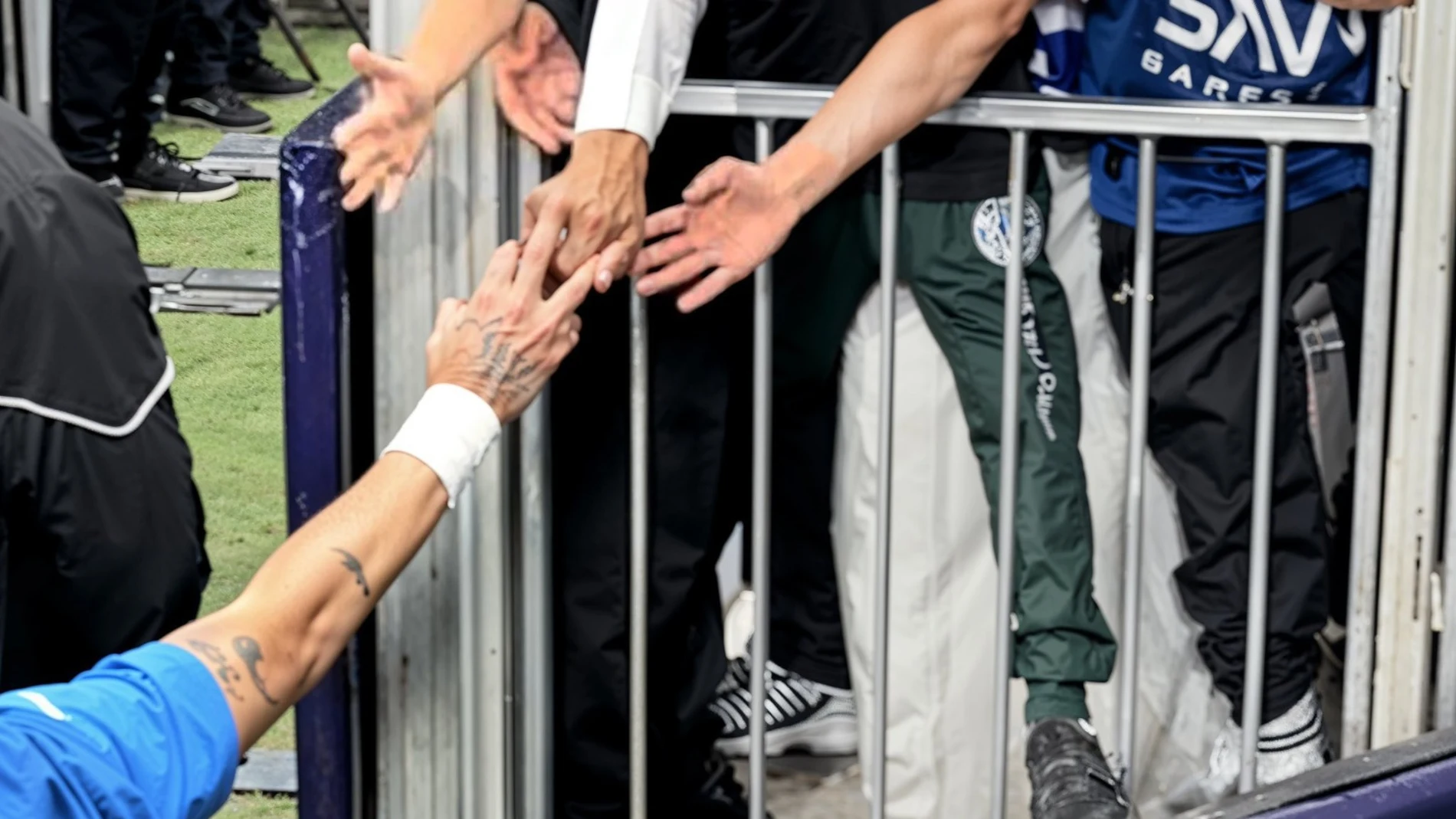 Momento en el que roban un anillo a Neymar