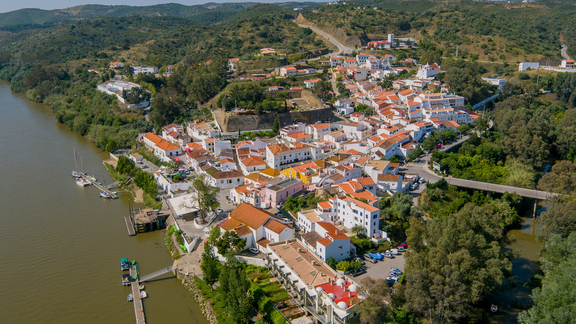 Alcoutim, localidad limítrofe con Sanlúcar de Guadiana