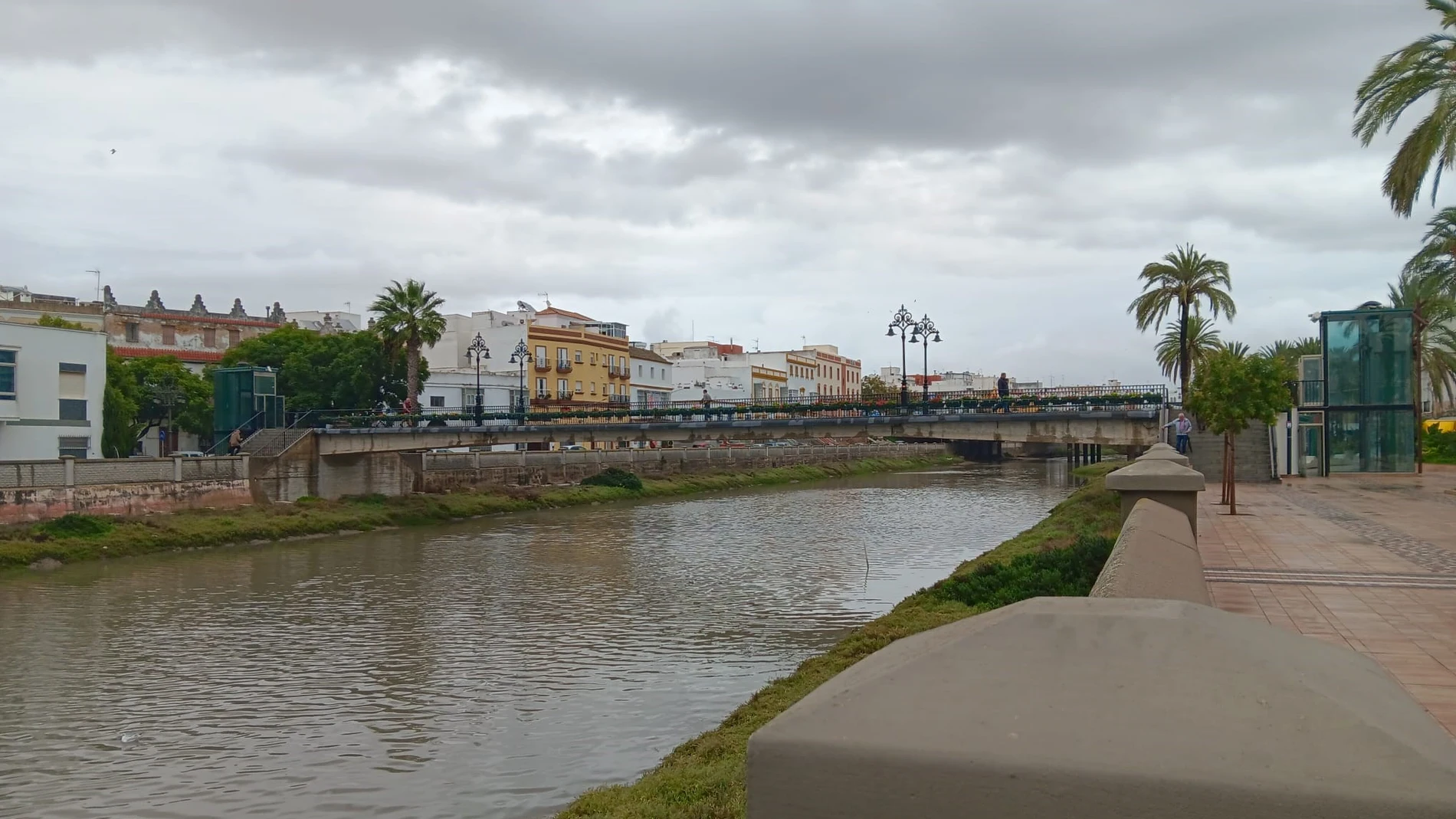 Aspecto que presentaba el río Iro a su paso por Chiclana durante los últimos episodios de lluvias