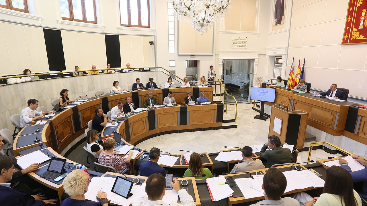 El ingeniero burgalés Ángel Urbina, vinculado al sector hídrico, nombrado "Alicantino de Adopción"