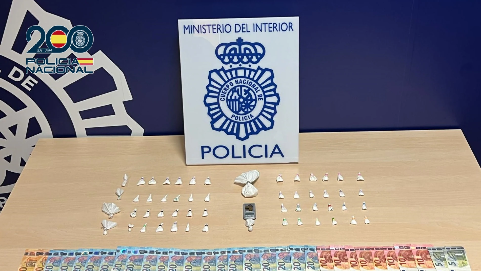 Fueron intervenidas más de 1.000 plantas de marihuana, diferentes cantidades de hachís y cocaína, más de 25.000 euros en efectivo y varios vehículos