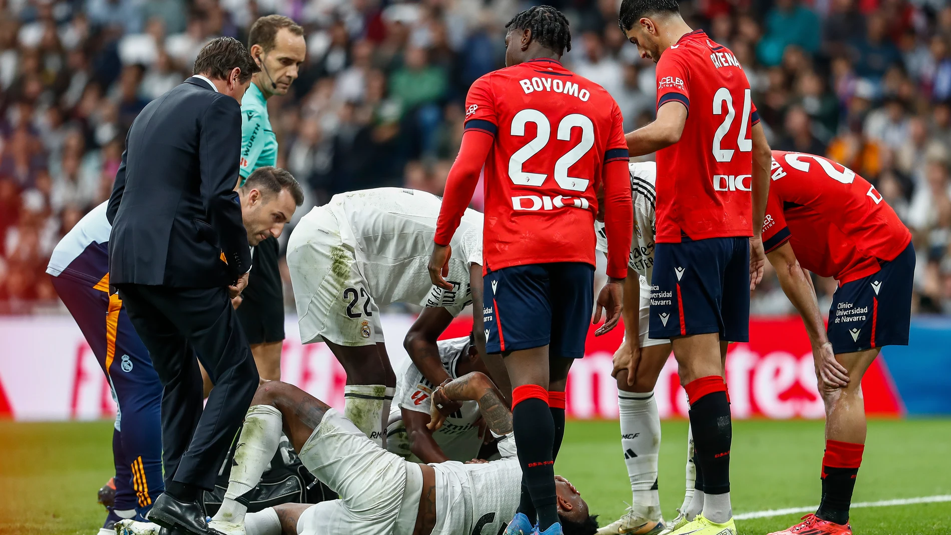 Eder Militao of Real Madrid injured during the Spanish League, LaLiga EA Sports, football match played between Real Madrid and CA Osasuna at Santiago Bernabeu stadium on November 9, 2024, in Madrid, Spain. AFP7 09/11/2024 ONLY FOR USE IN SPAIN
