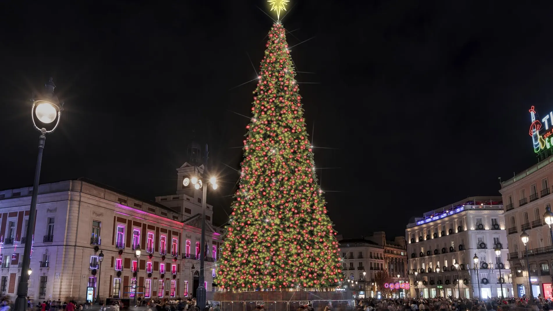 Un nuevo abeto luminoso de casi 37 metros dará la bienvenida a la Navidad desde la Puerta del Sol de Madrid