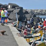Interceptan un segundo cayuco con otros 70 migrantes en aguas de El Hierro