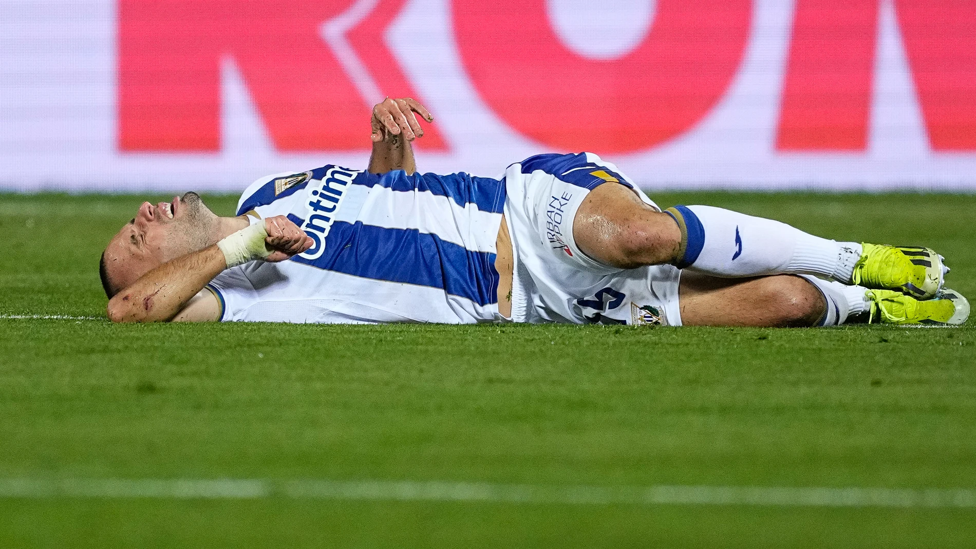 Enric Franquesa of Leganes hurts during the Spanish League, LaLiga EA Sports, football match played between CD Leganes and Sevilla FC at Butarque stadium on November 09, 2024, in Leganes, Madrid, Spain. AFP7 09/11/2024 ONLY FOR USE IN SPAIN