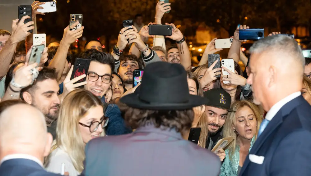 Alfombra roja de la película de Johnny Depp y el equipo de Modi-Three Days on the Wing of Madness