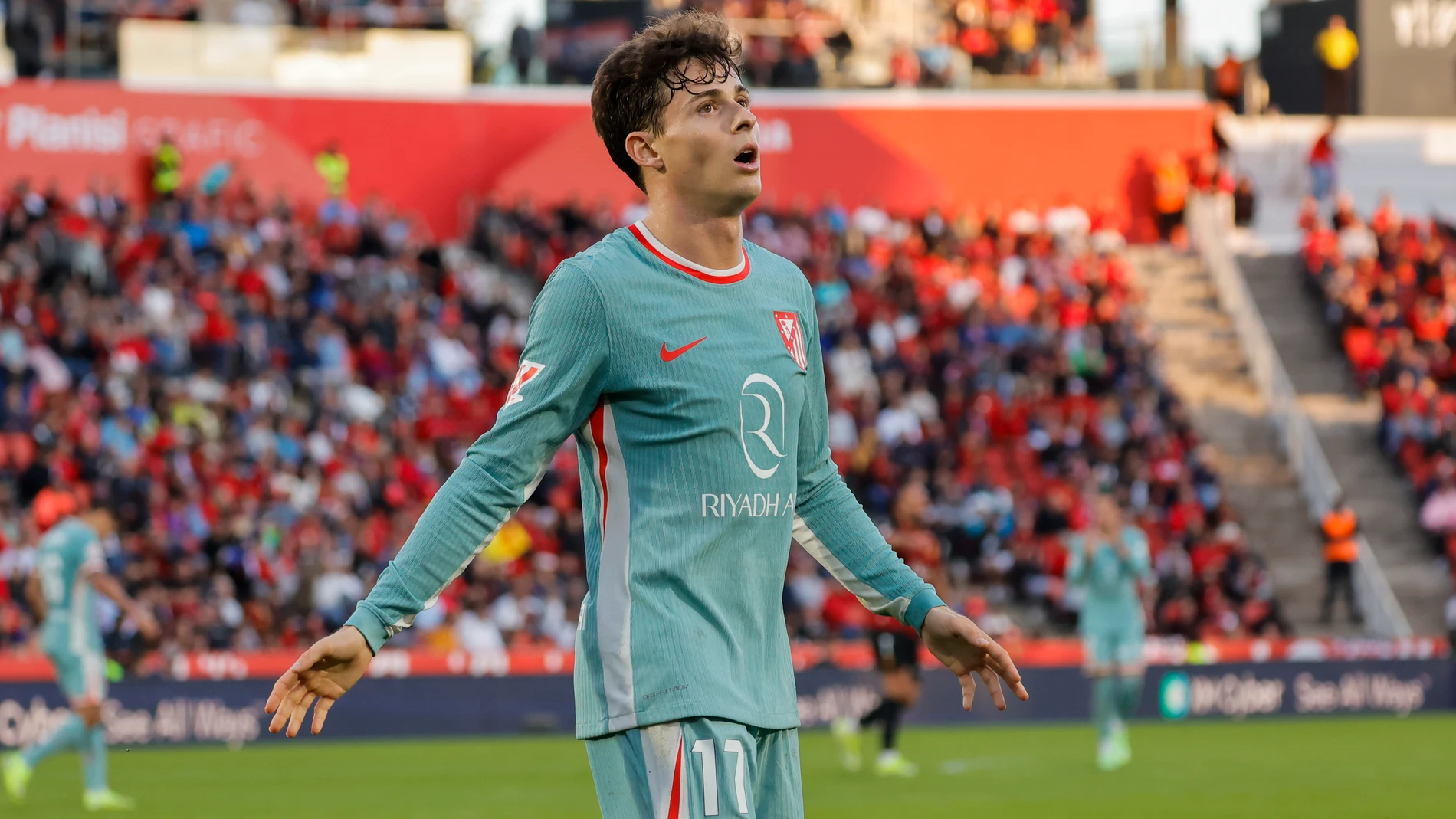 PALMA DE MALLORCA, 10/11/2024.- El centrocampista del Atlético de Madrid Rodrigo Riquelme, durante el partido de LaLiga entre el Real Mallorca y el Atlético de Madrid, este domingo en el estadio de Soin Moix. EFE/CATI CLADERA