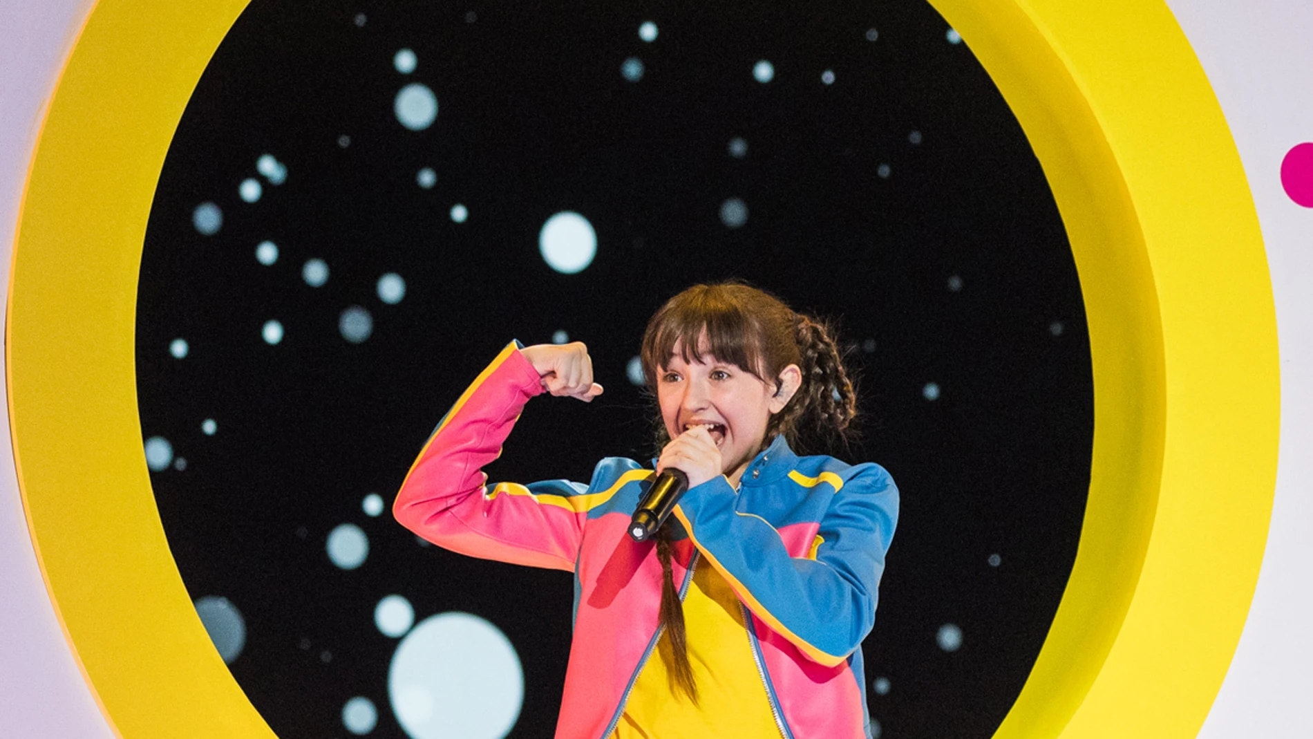 Ensayo individual de Chloe DelaRosa sobre el escenario de Eurovisión Junior 2024