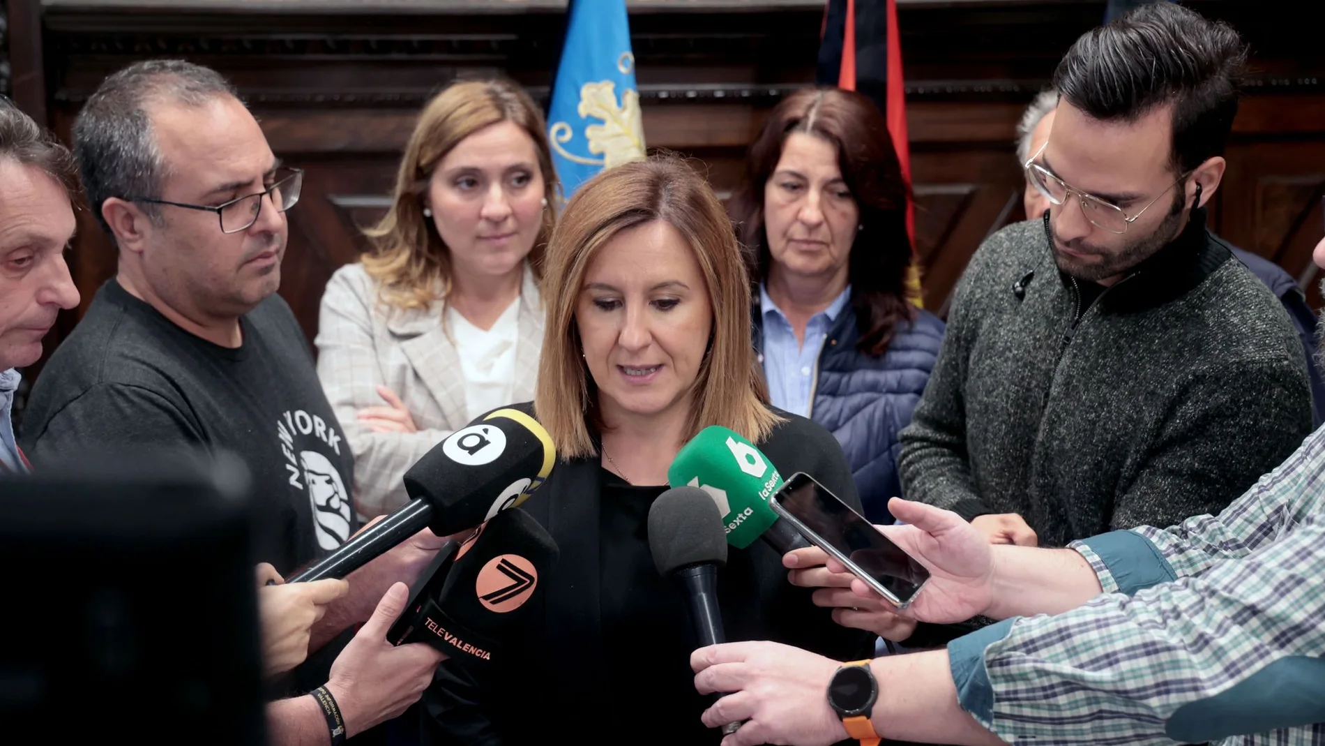 La alcaldesa Catalá y tras ella, los alcaldes pedáneos