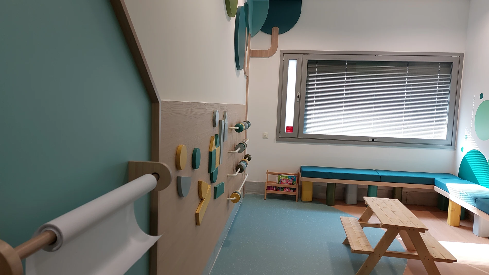 Aspecto de una de las salas de juegos de la mejorada unidad de pediatría del Hospital de Sant Pau