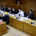 Los acusados, durante el juicio. 