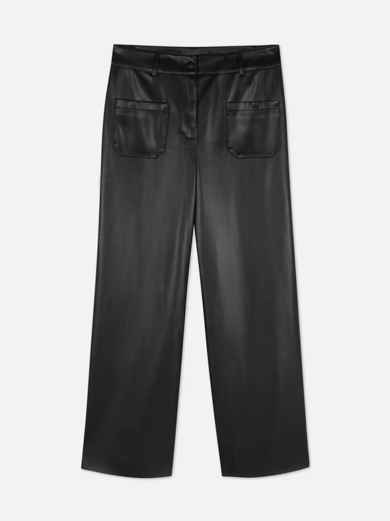 Pantalón de piel sintética con bolsillos
