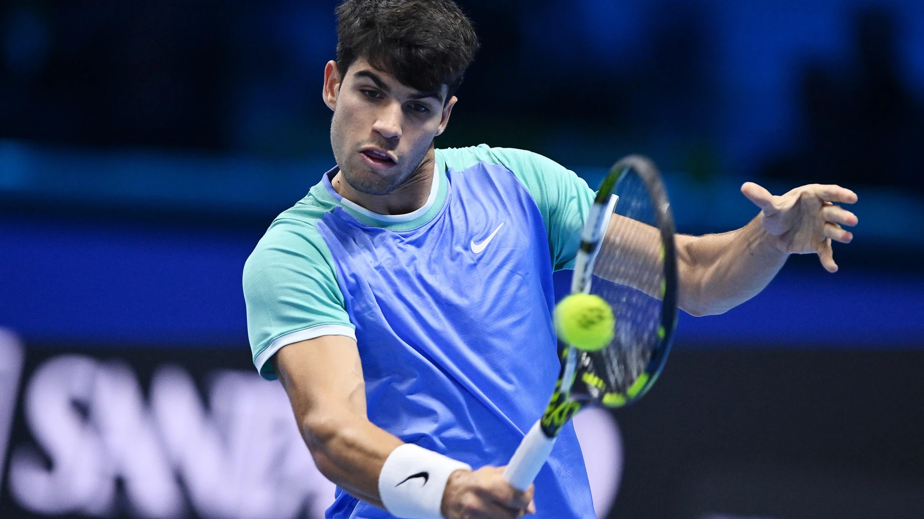 Turin (Italy), 11/11/2024.- Carlos Alcaraz of Spain in action against Casper Ruud of Norway during their Round Robin match at the Nitto ATP Finals in Turin, Italy, 11 November 2024. (Tenis, Italia, Noruega, España) EFE/EPA/ALESSANDRO DI MARCO