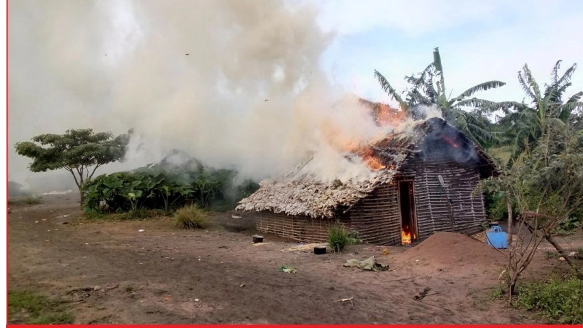 Una de las casas quemadas en el Congo