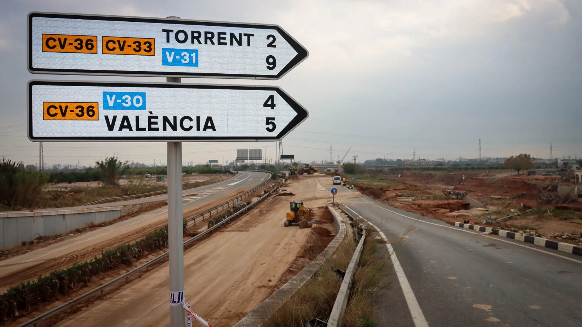 Una treintena de carreteras permanecen cortadas por la DANA en la Comunitat Valenciana