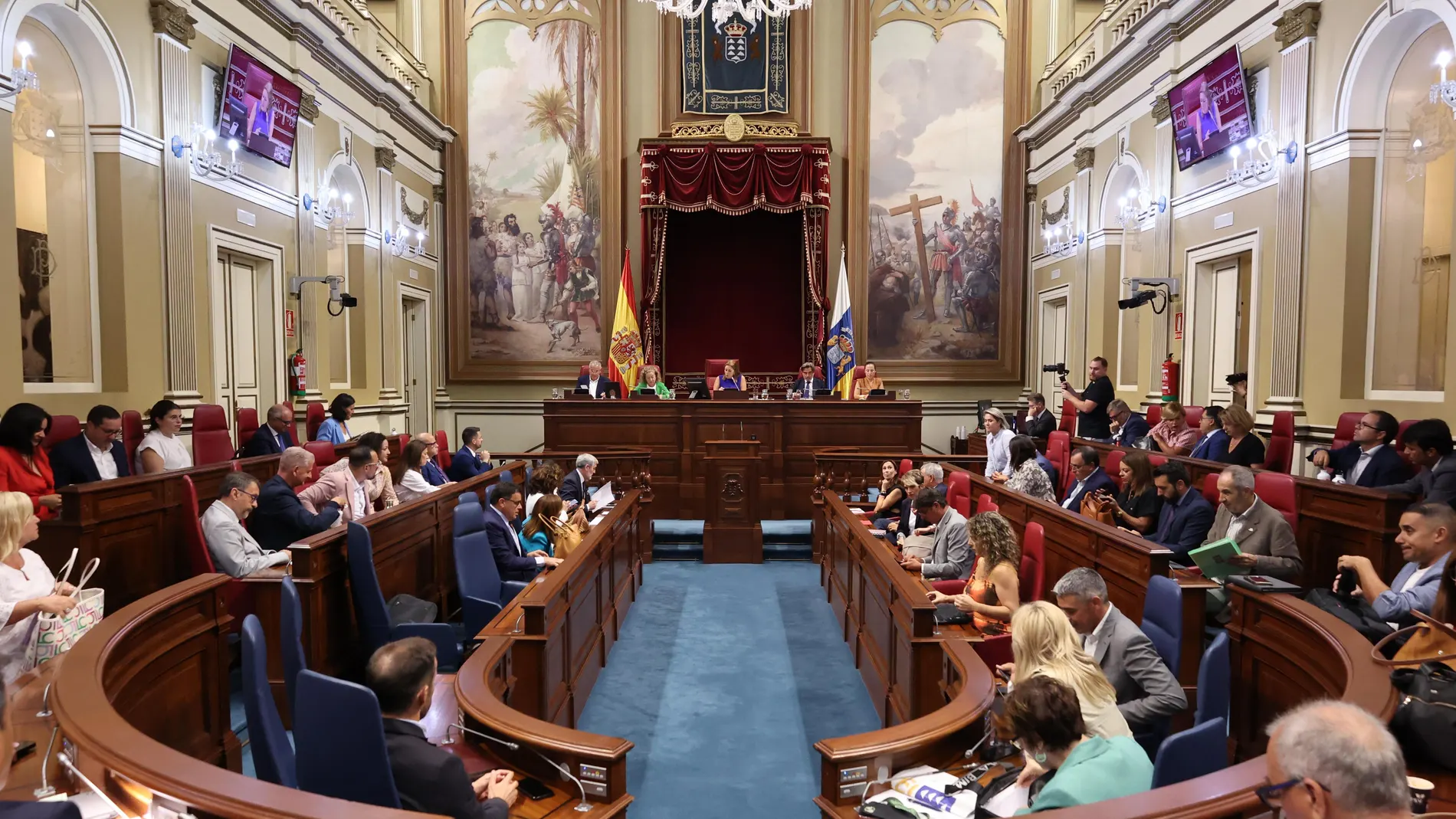 Una imagen de la sesión plenaria en Canarias