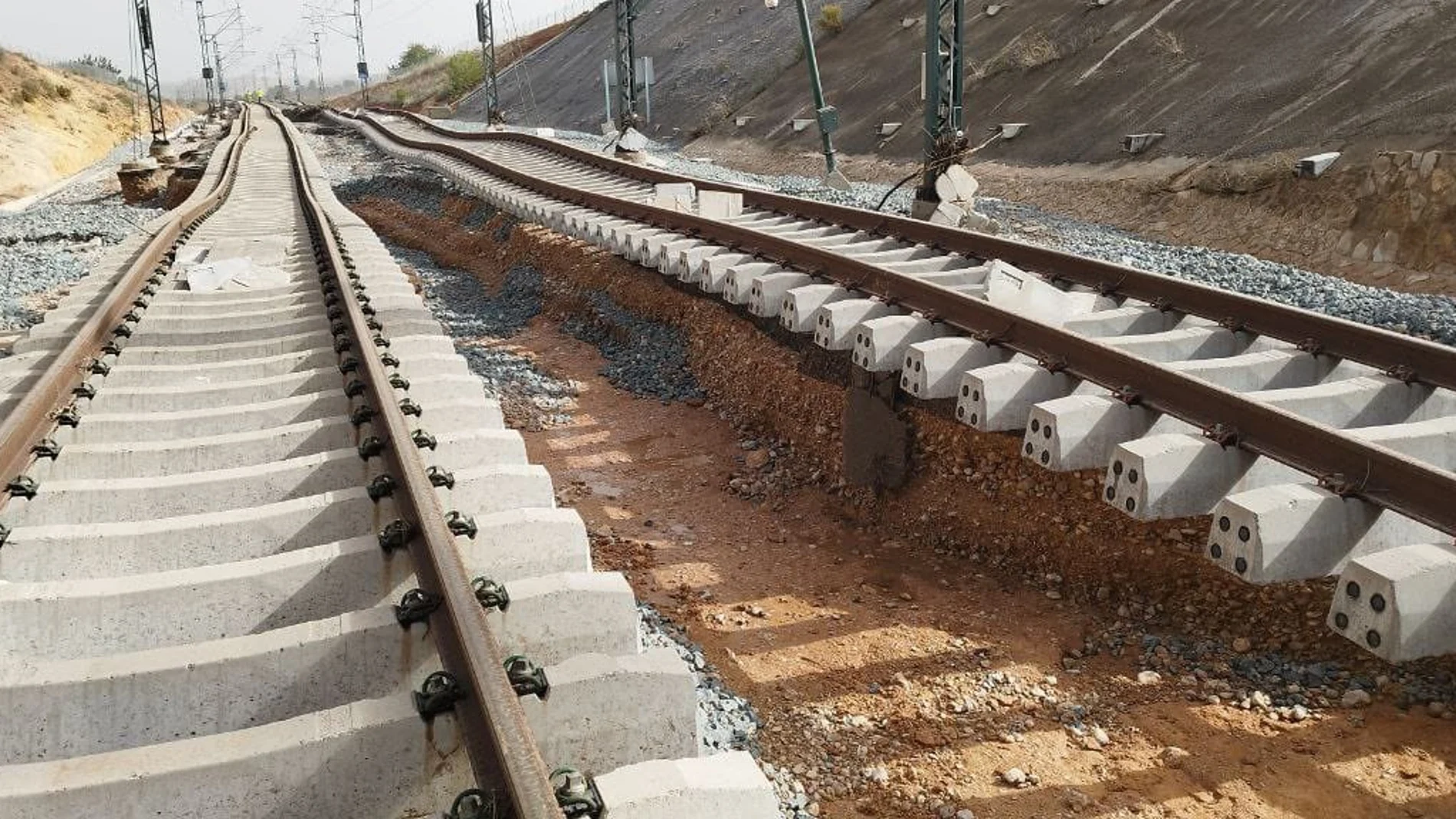 Trabajos de reparación de la línea de alta velocidad entre Madrid y Valencia