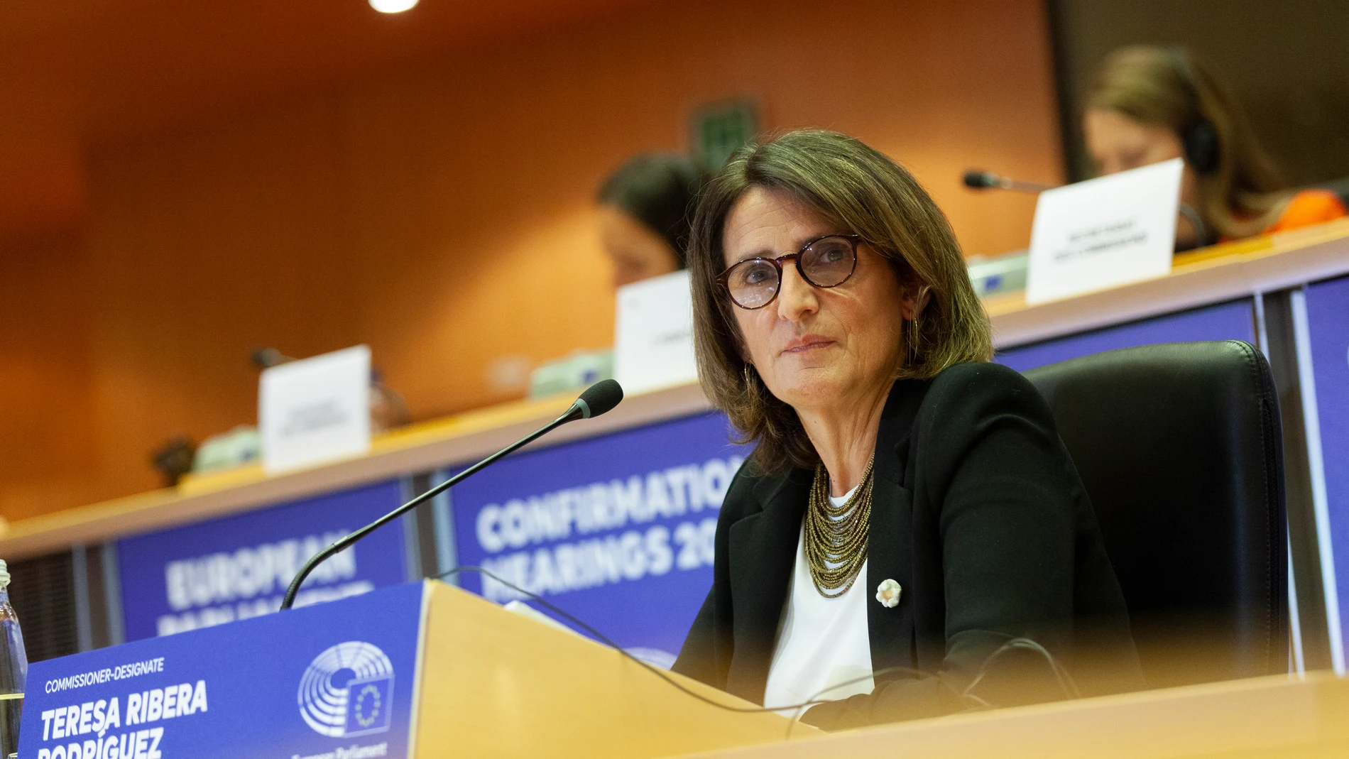 La candidata a la vicepresidencia ejecutiva de Transición Limpia, Justa y Competitiva, y a la cartera de Competencia de la Comisión Europea, Teresa Ribera, durante su intervención en el Parlamento Europeo en el proceso de audiencia para la confirmación de su candidatura a la Comisión Europea, en el Parlamento Europeo, a 12 de noviembre de 2024, en Bruselas (Bélgica). ara asumir el puesto que le ha encargado la presidenta de la Comisión, Ursula von der Leyen, Ribera debe responder antes a las...