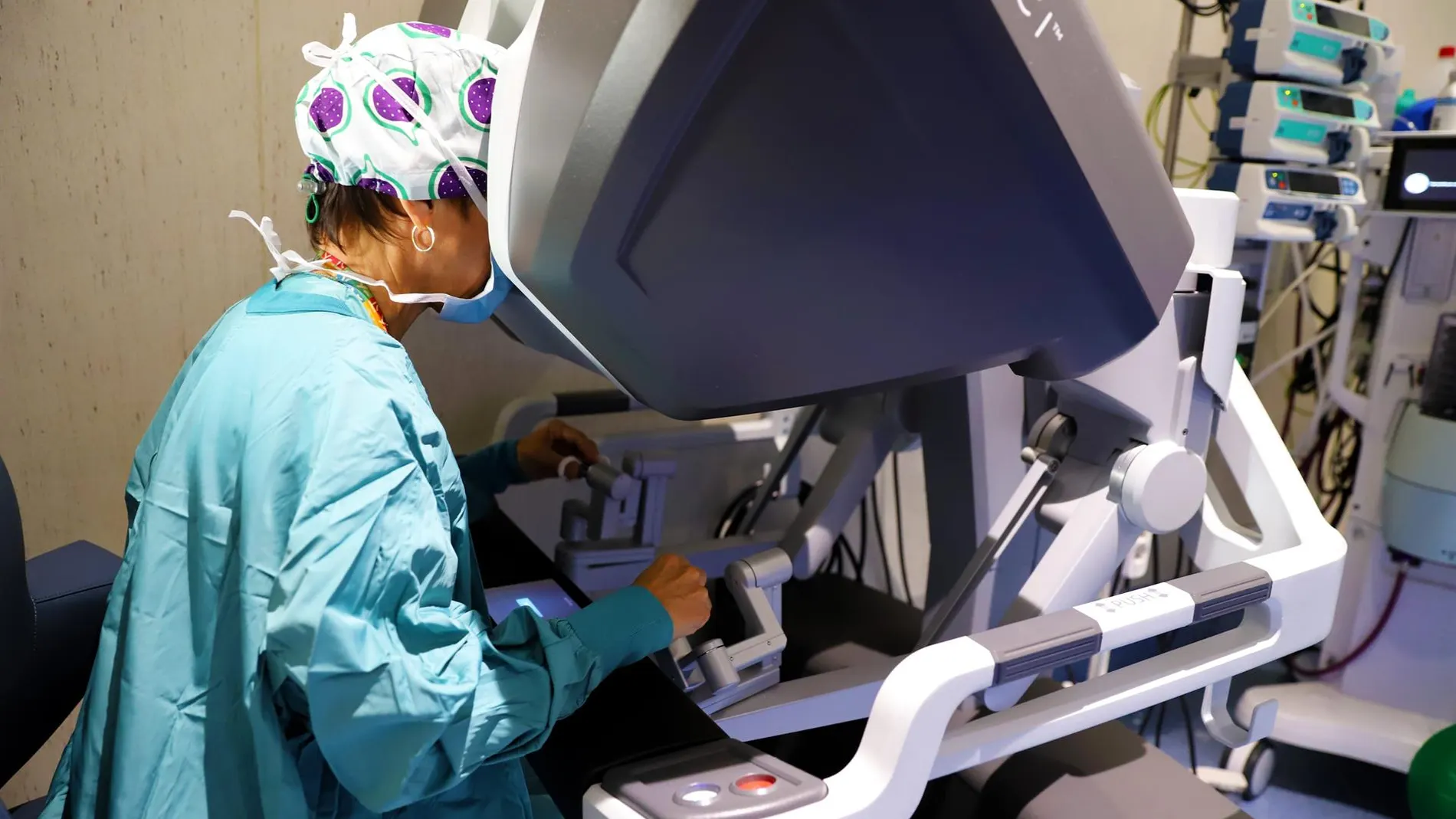 Los nuevos robots del Hospital Germans Trias i Pujol permiten realizar operaciones de urgencia con precisión y seguridad