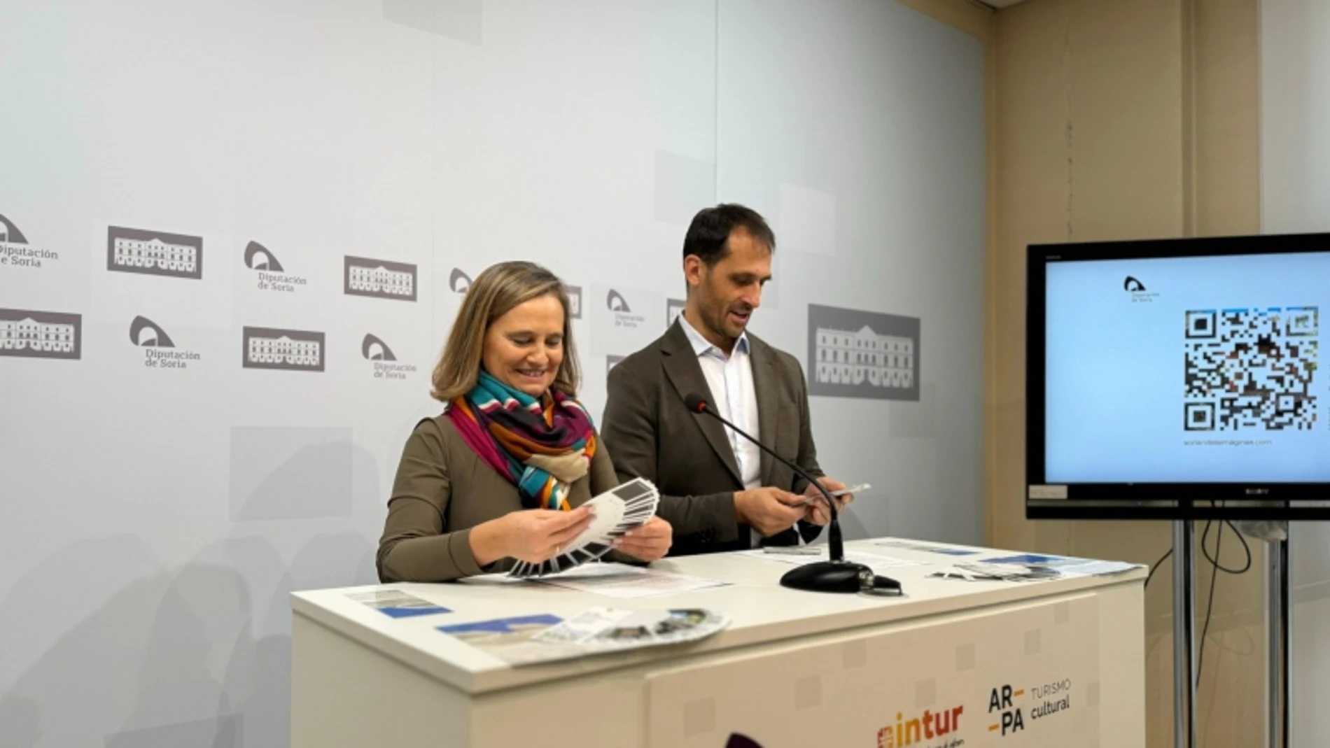 La diputada de Turismo, Elia Jiménez, y el de Cultura, Enrique Rubio, presentan la oferta turística de la Diputación de Soria en Intur