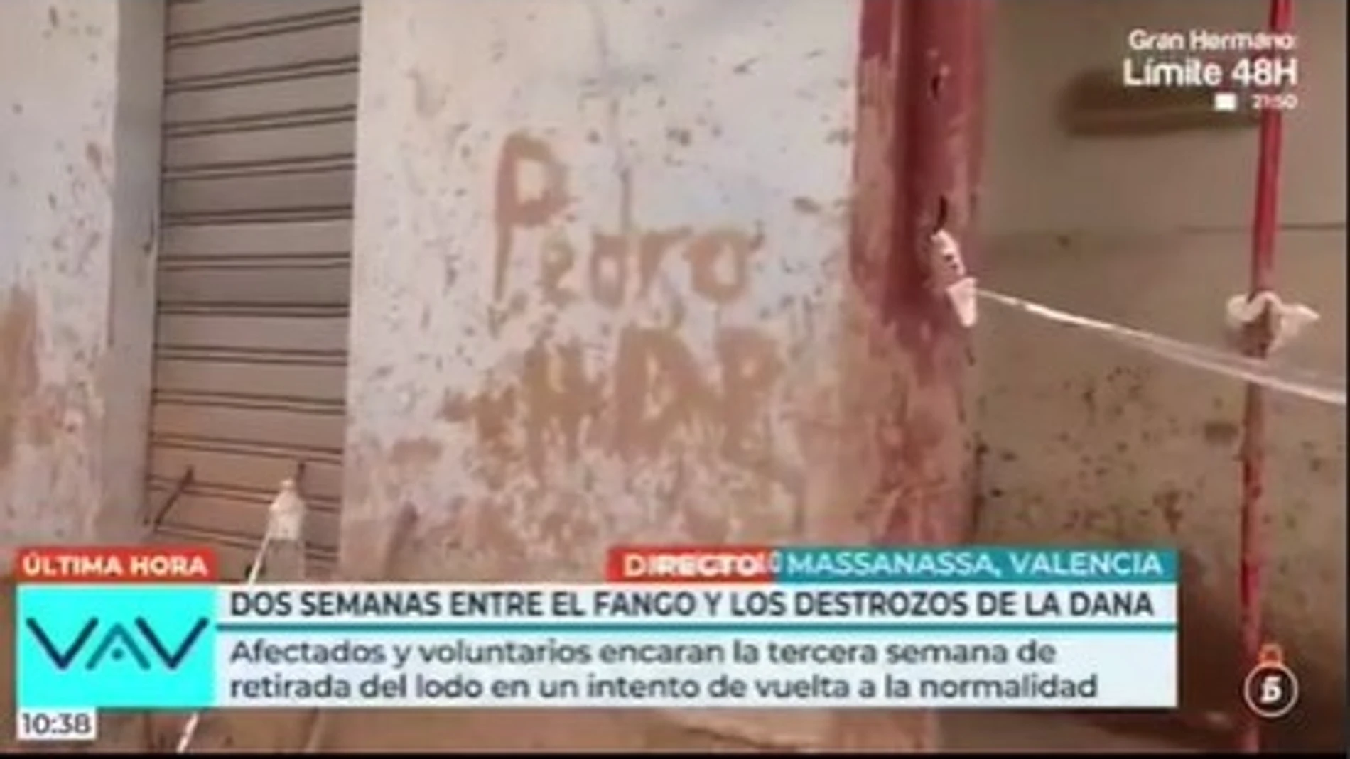 Una reportera de Telecinco comete un fallo garrafal en directo: "Descanse en paz Pedro Sánchez"