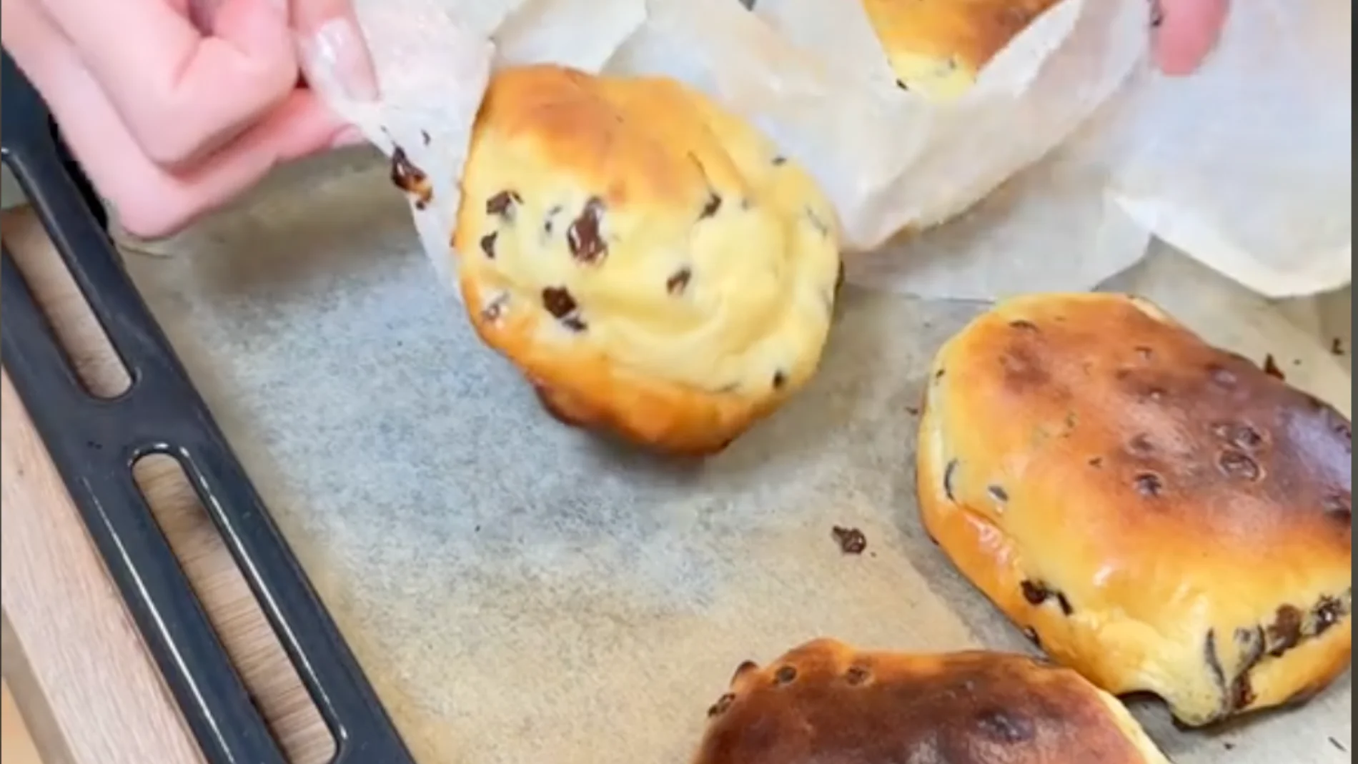 Estos son los bollos con pepitas de chocolate que puedes hacer con tan solo 4 ingredientes