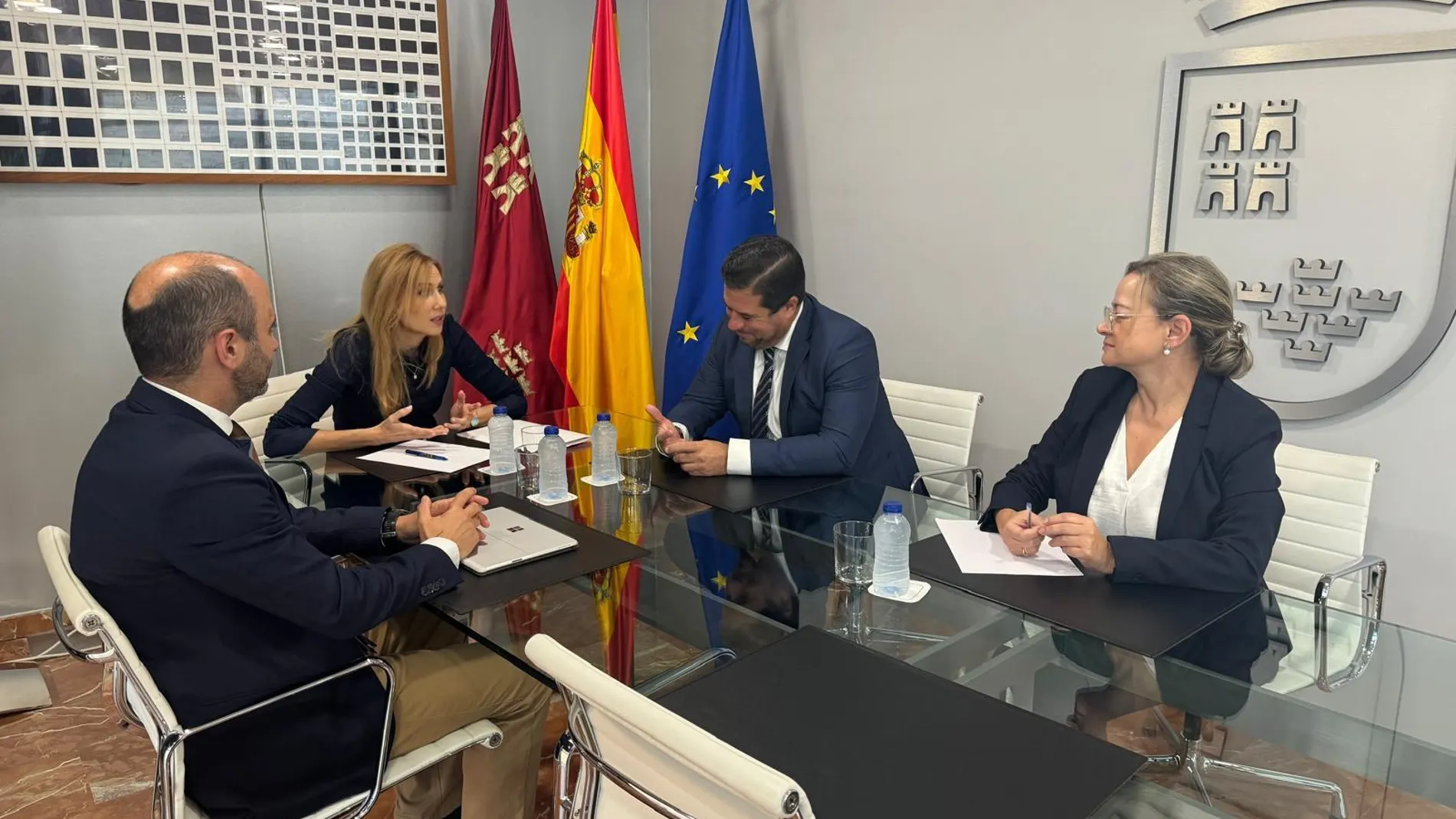 Reunión del Gobierno regional con la patronal Ceclor