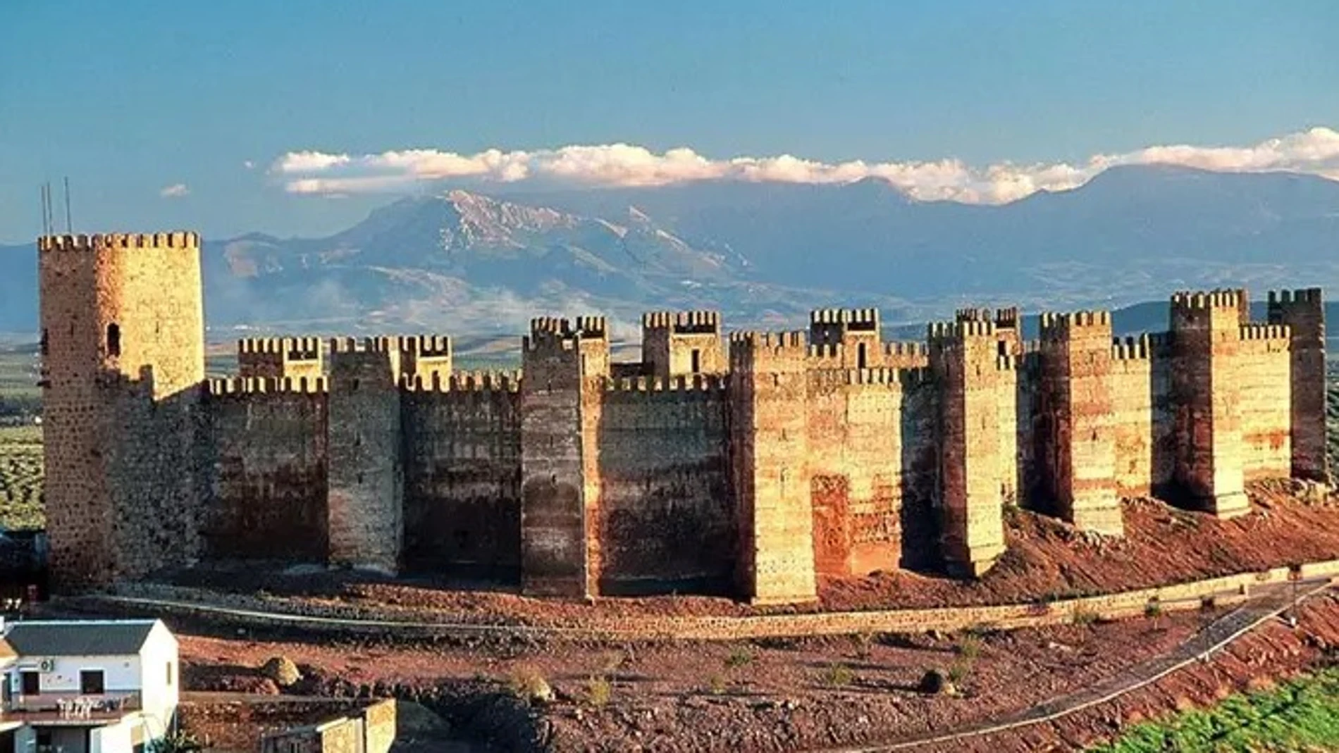 España cuenta con más de 2.000 castillos entre sus fronteras que reflejan la historia, el patrimonio y la riqueza cultural de nuestro país