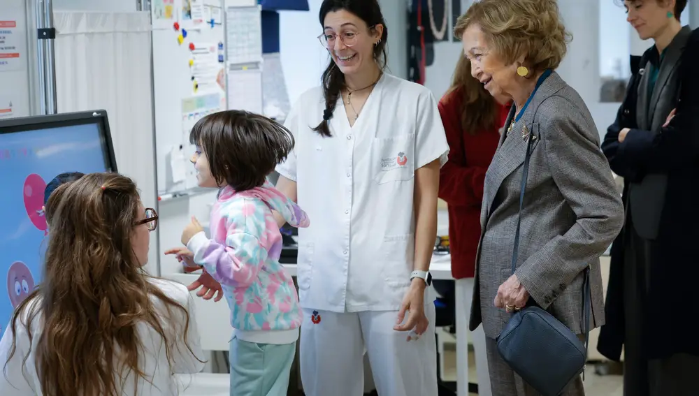 La reina Sofía visita la Fundación Instituto San José e