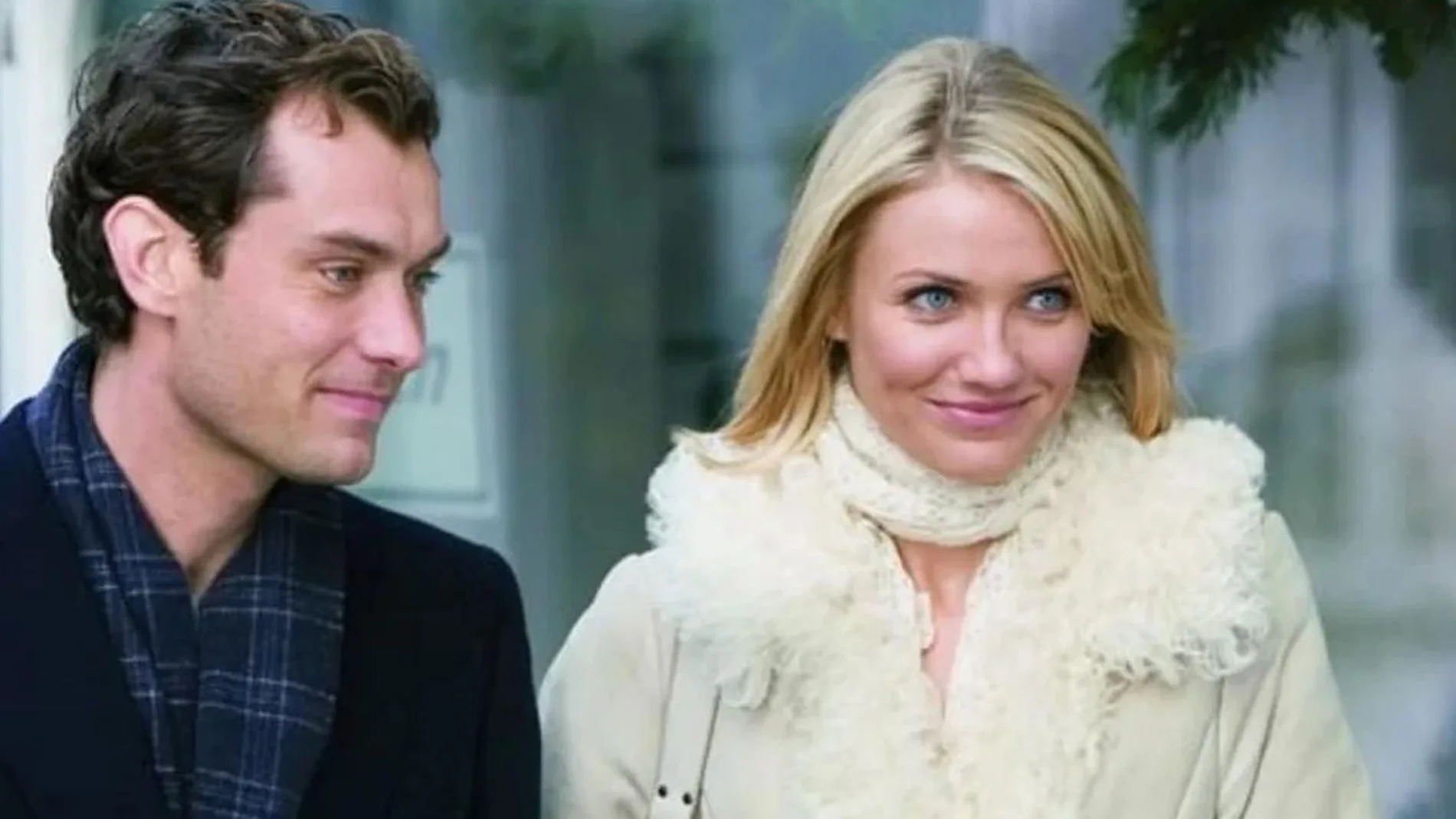 El abrigo dosmilero de Cameron Diaz en 'The Holiday'.