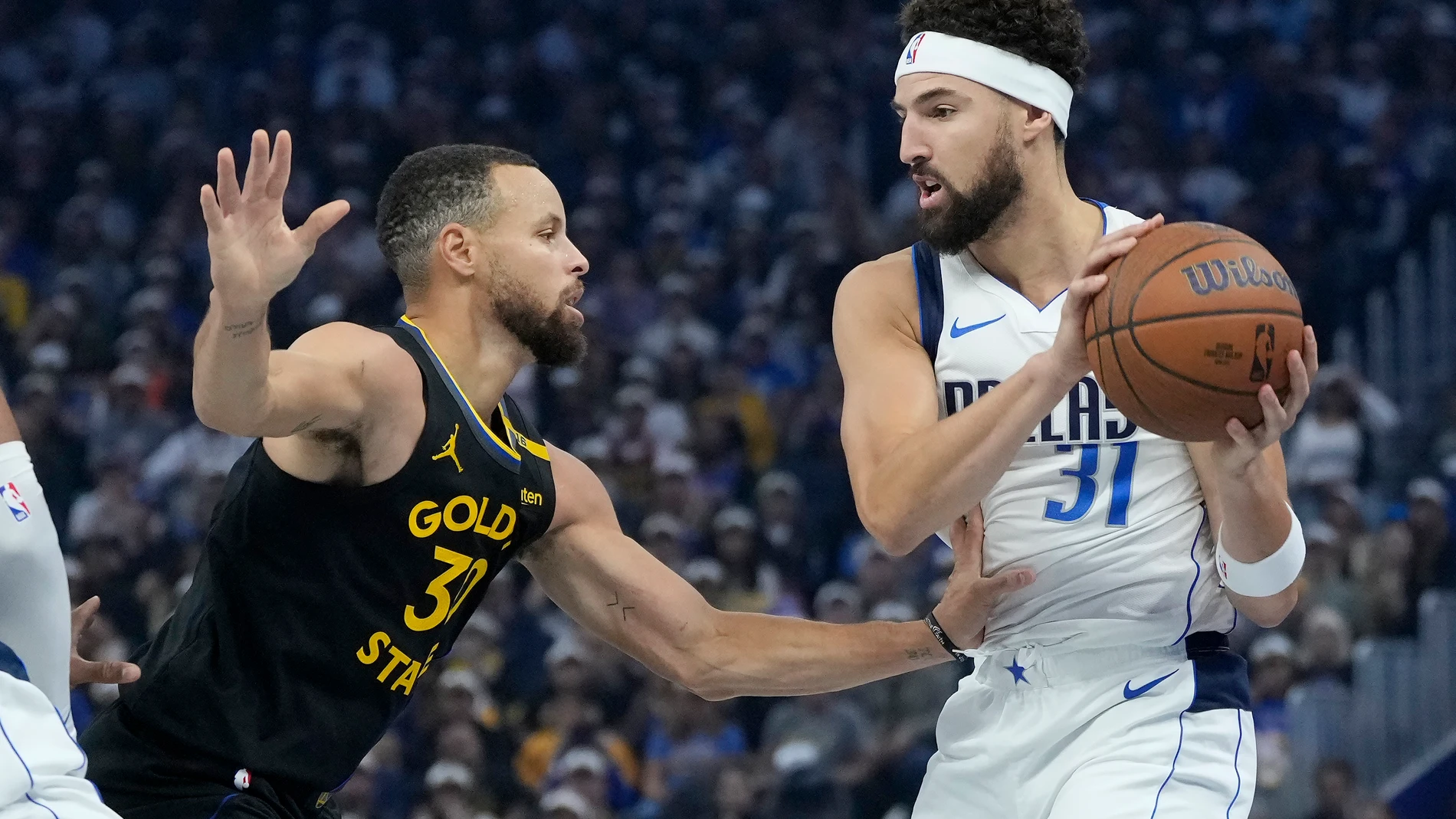 Dallas Mavericks guard Klay Thompson, right, is defended by Golden State Warriors guard Stephen Curry (30) during the first half of an Emirates NBA Cup basketball game in San Francisco, Tuesday, Nov. 12, 2024. (AP Photo/Jeff Chiu)