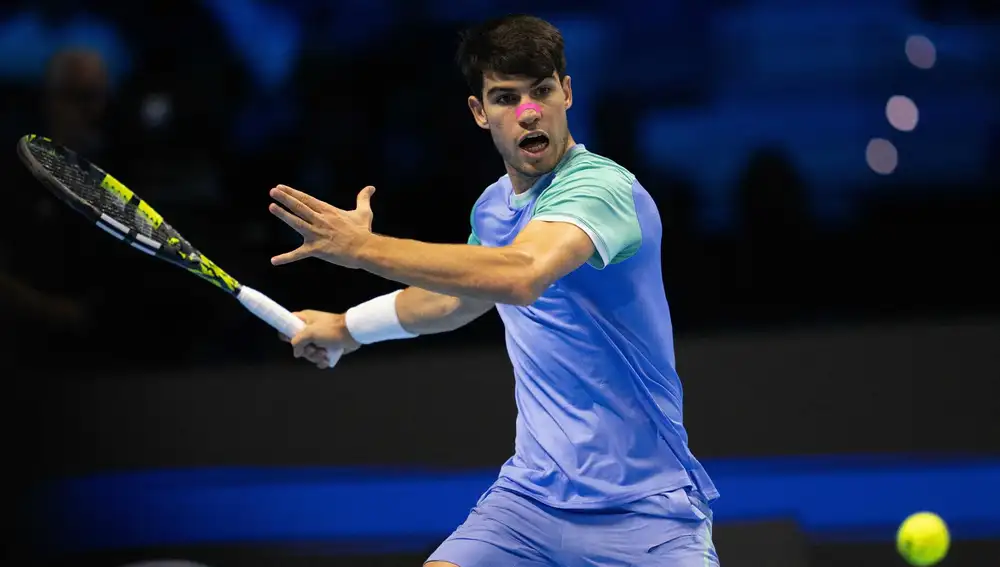 AMP.- Tenis.- Carlos Alcaraz vence en dos sets (6-3, 7-6) al ruso Rublev y sigue con vida en las Finales de la ATP