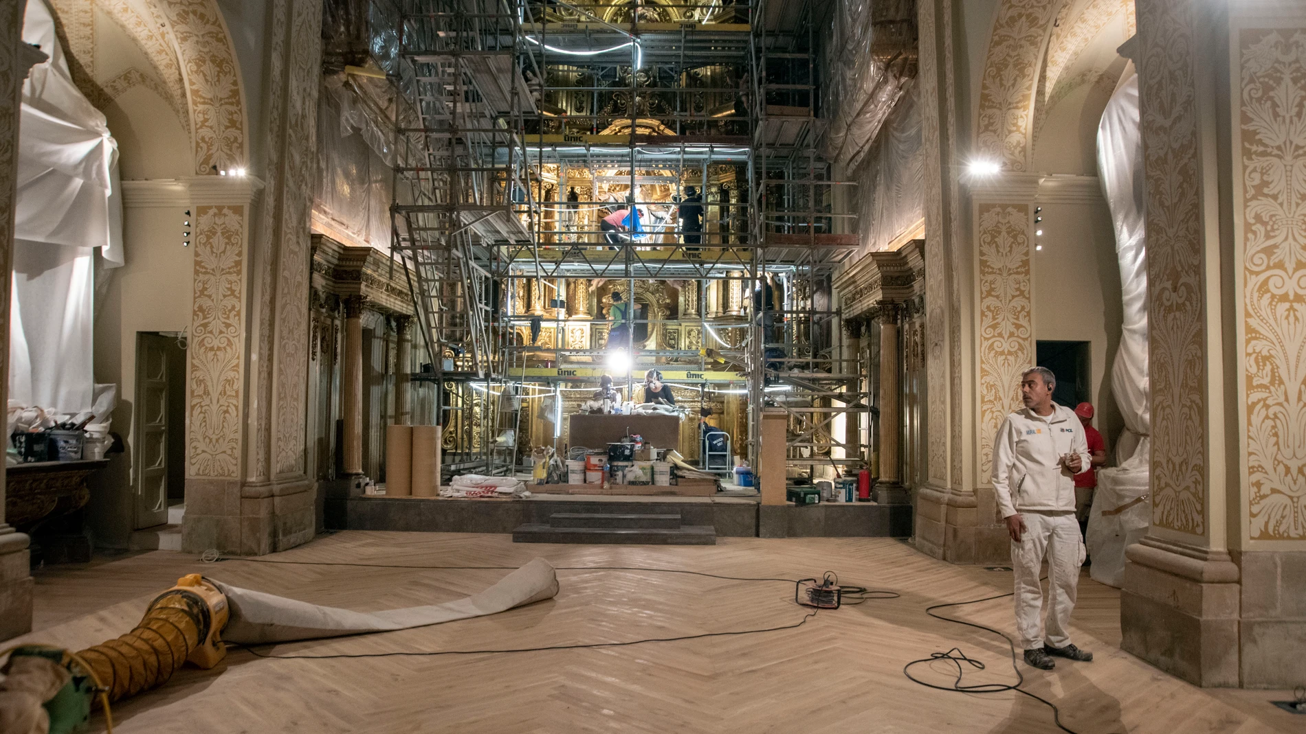 Andamios durante los trabajos de restauración de la iglesia de Sant Sever, a 12 de noviembre de 2024, en Barcelona, Catalunya (España). Las obras de restauración de la iglesia de Sant Sever, ubicada en el barrio gótico de Barcelona, empezaron en 2019 y está previsto que acaben en diciembre de 2024. Durante las obras de la iglesia (construida en 1699-1704) se han encontrado elementos arquitectónicos y decorativos del Barroco que no habían sufrido desperfectos durante la Guerra Civil. 12 NOVI...