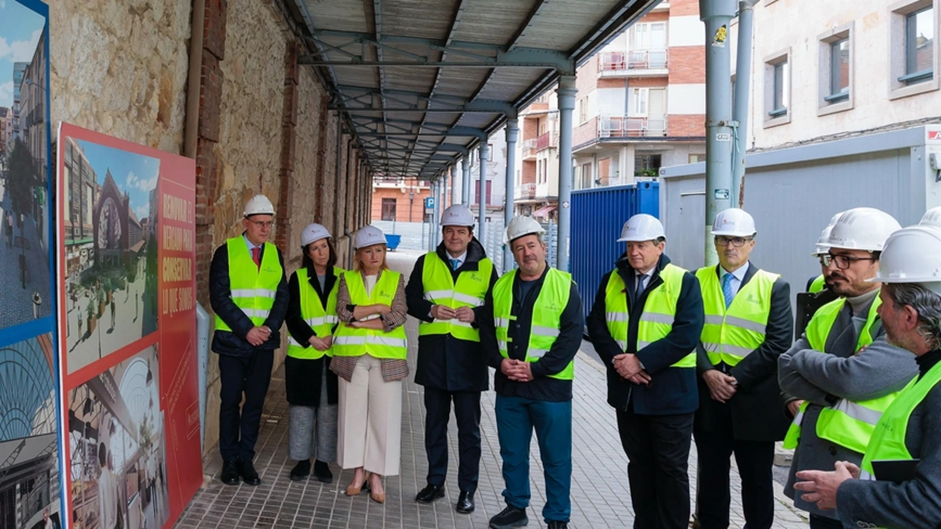 El presidente de Castilla y León, Alfonso Fernández Mañueco, visita las obras del Mercado de Abastos de Zamora junto a la consejera Leticia García, el alcalde Francisco Guarido y el presidente de la Diputación Provincial, Javier Faúndez